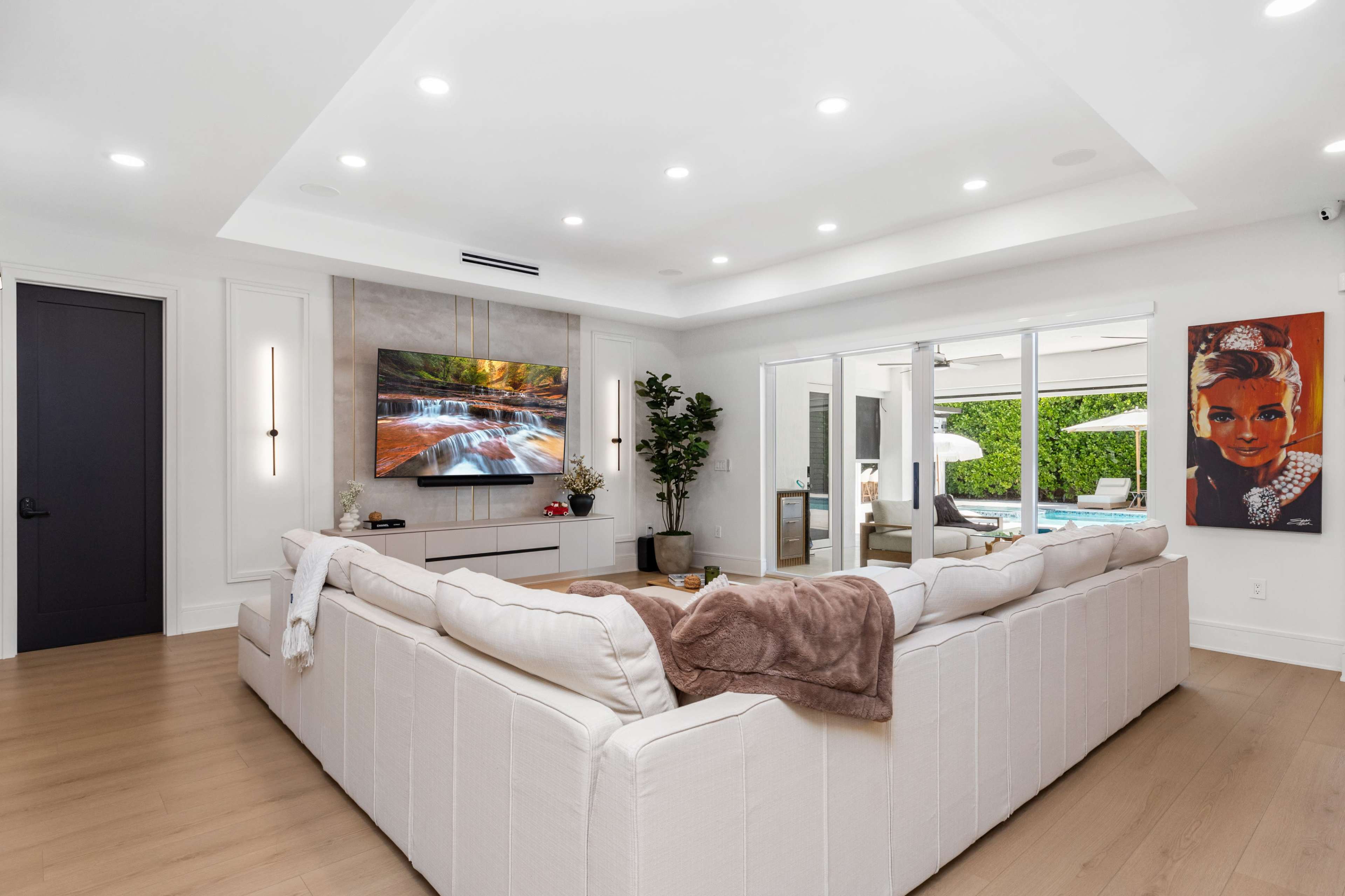 Multi Set Luxe Modern Home with Resort-Style Backyard + Designer Interior Image in , Miami, FL