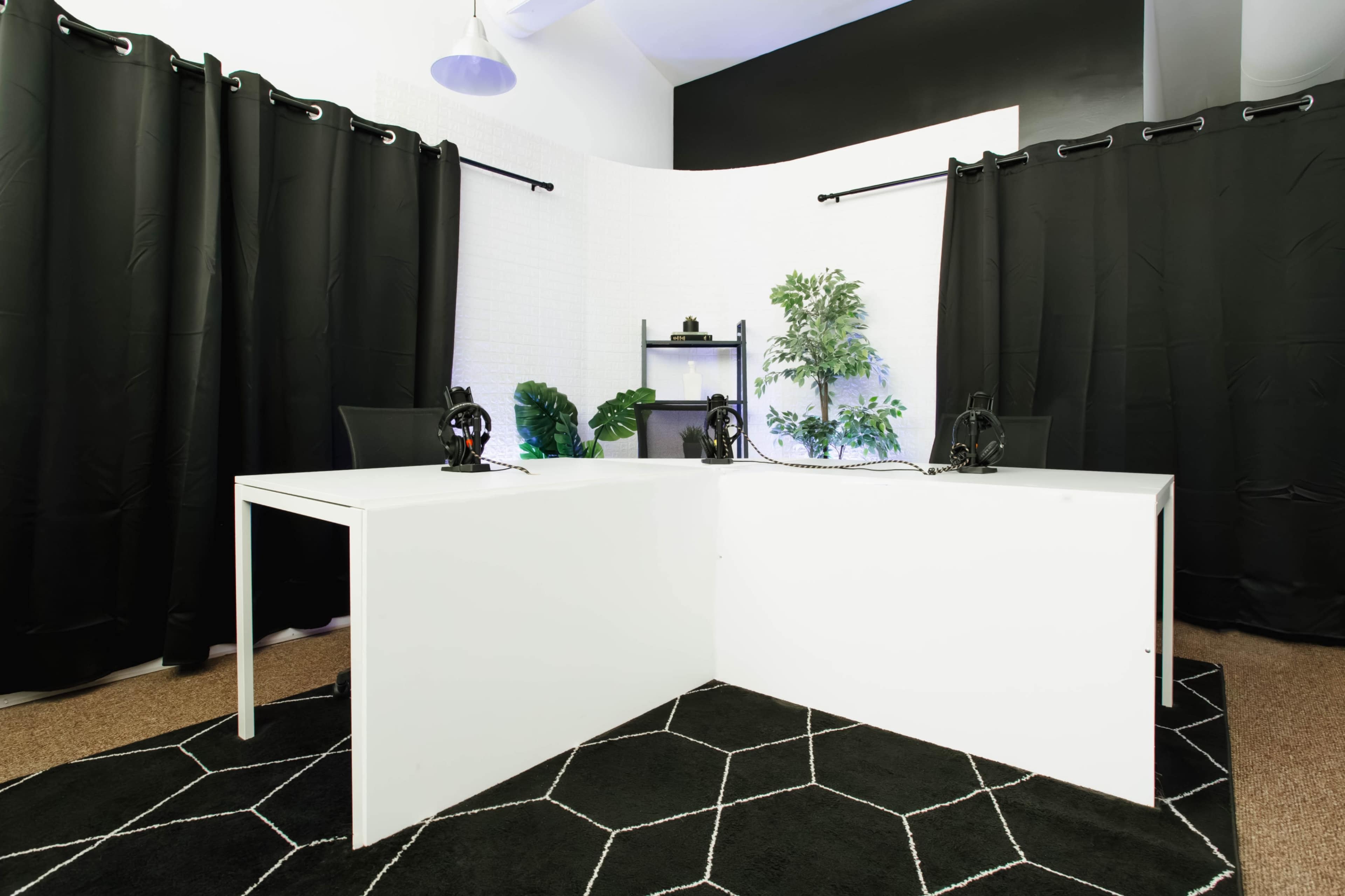 Podcast Studio in Bellevue | 4-Person Setup + Video Capability Image in Wilburton, Bellevue, WA