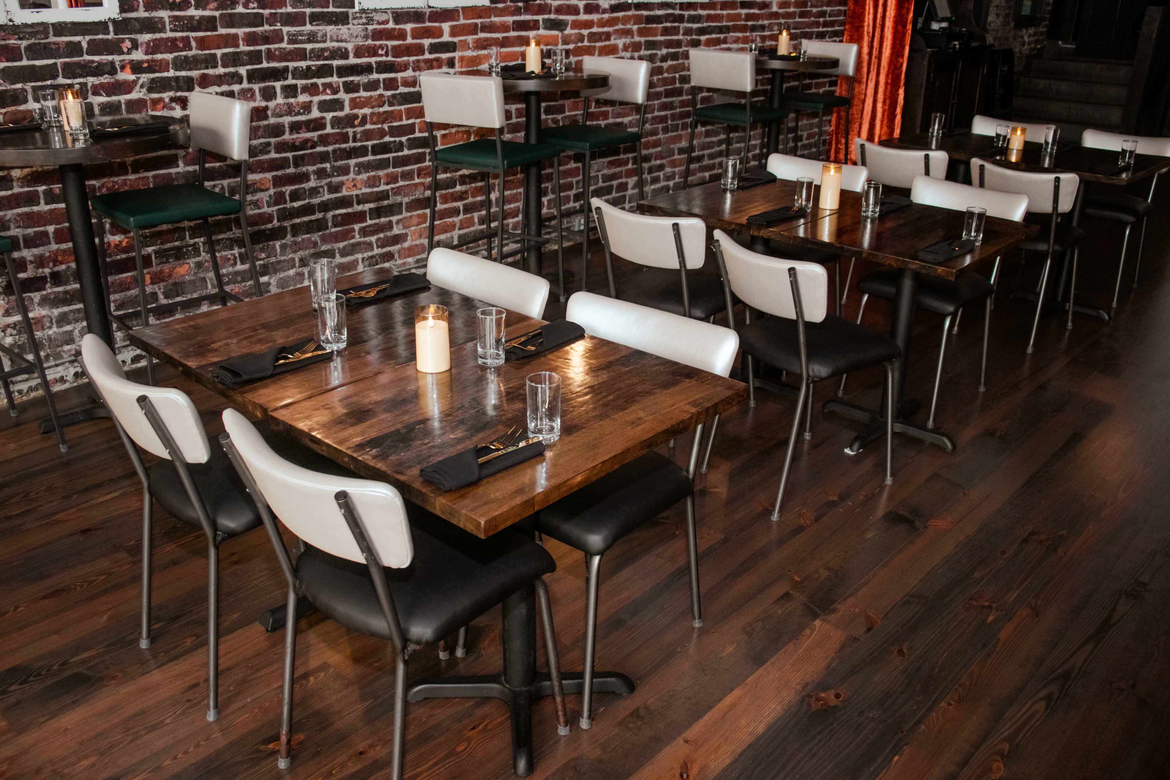 A cozy restaurant with a loft-style design Image in Lower Nob Hill, San Francisco, CA