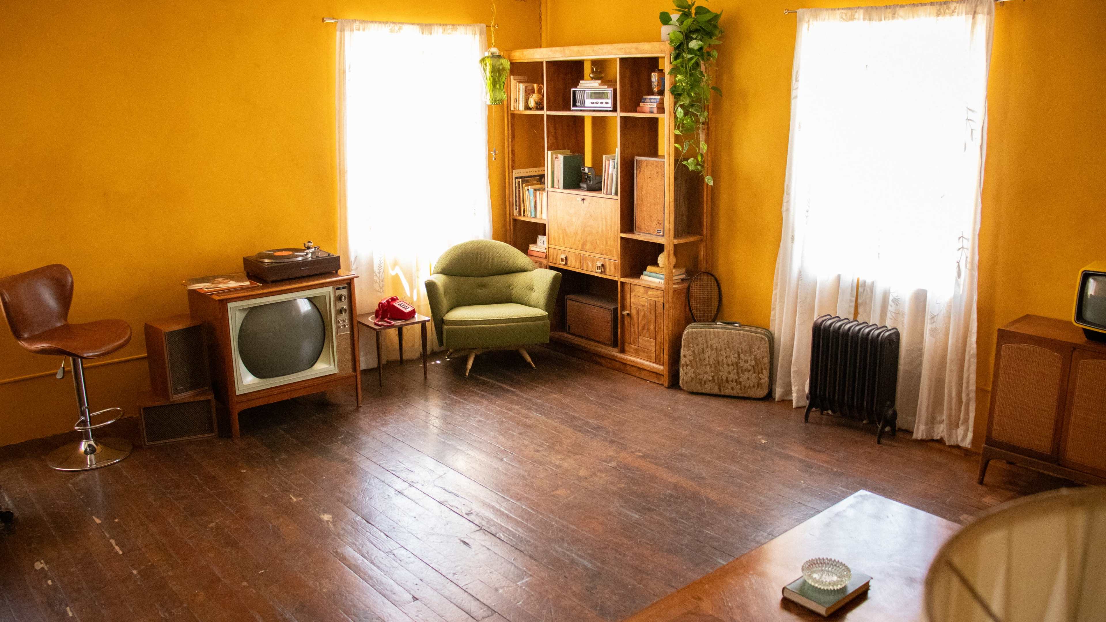 Mid-Century Modern Retro Living Room Set Image in Encanto Village, Phoenix, AZ
