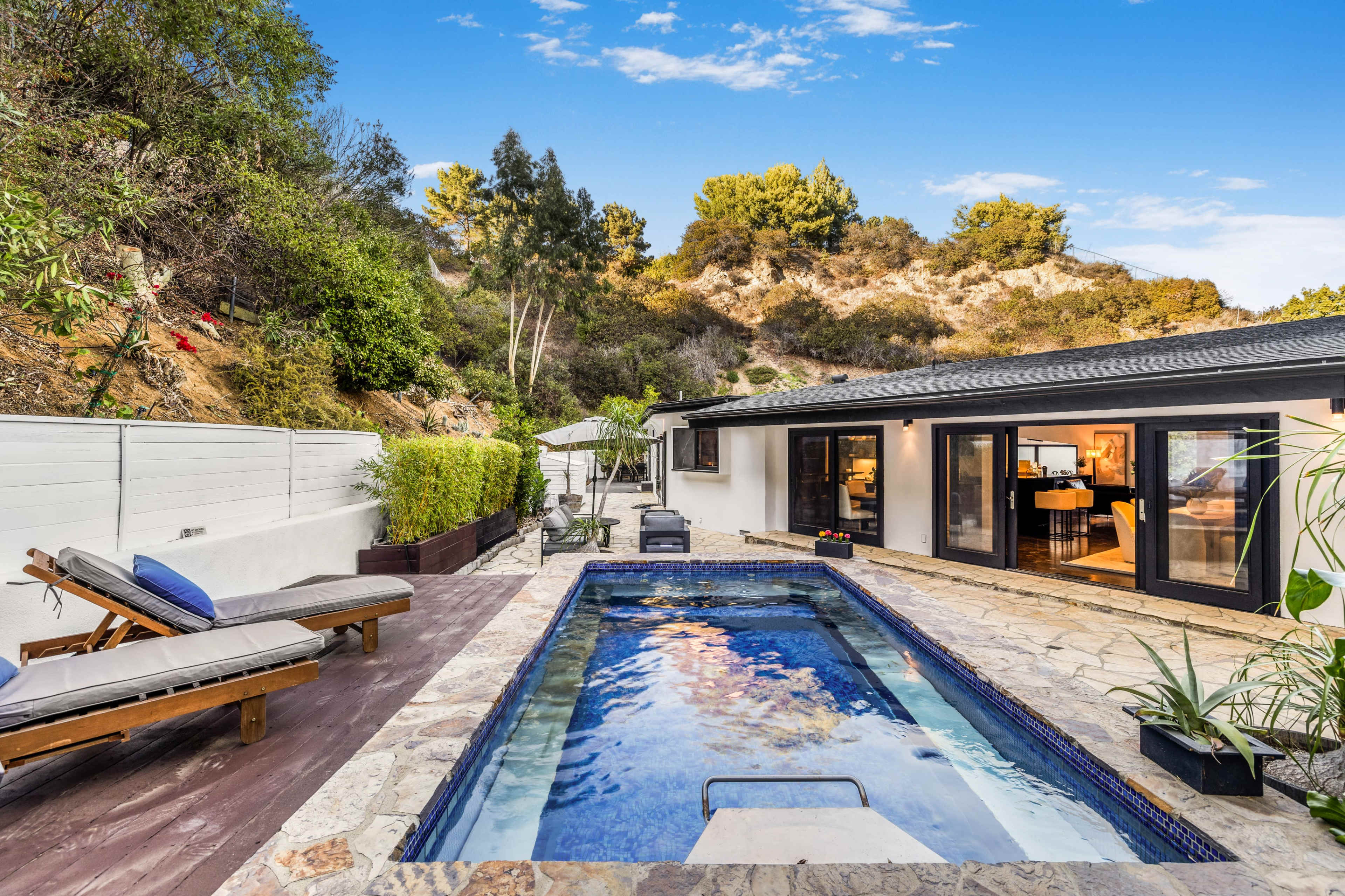 SHIRLY LANE MODERN RANCH/ HILLSIDE VIEWS/ POOL Image in Beverly Crest, Beverly Hills, CA