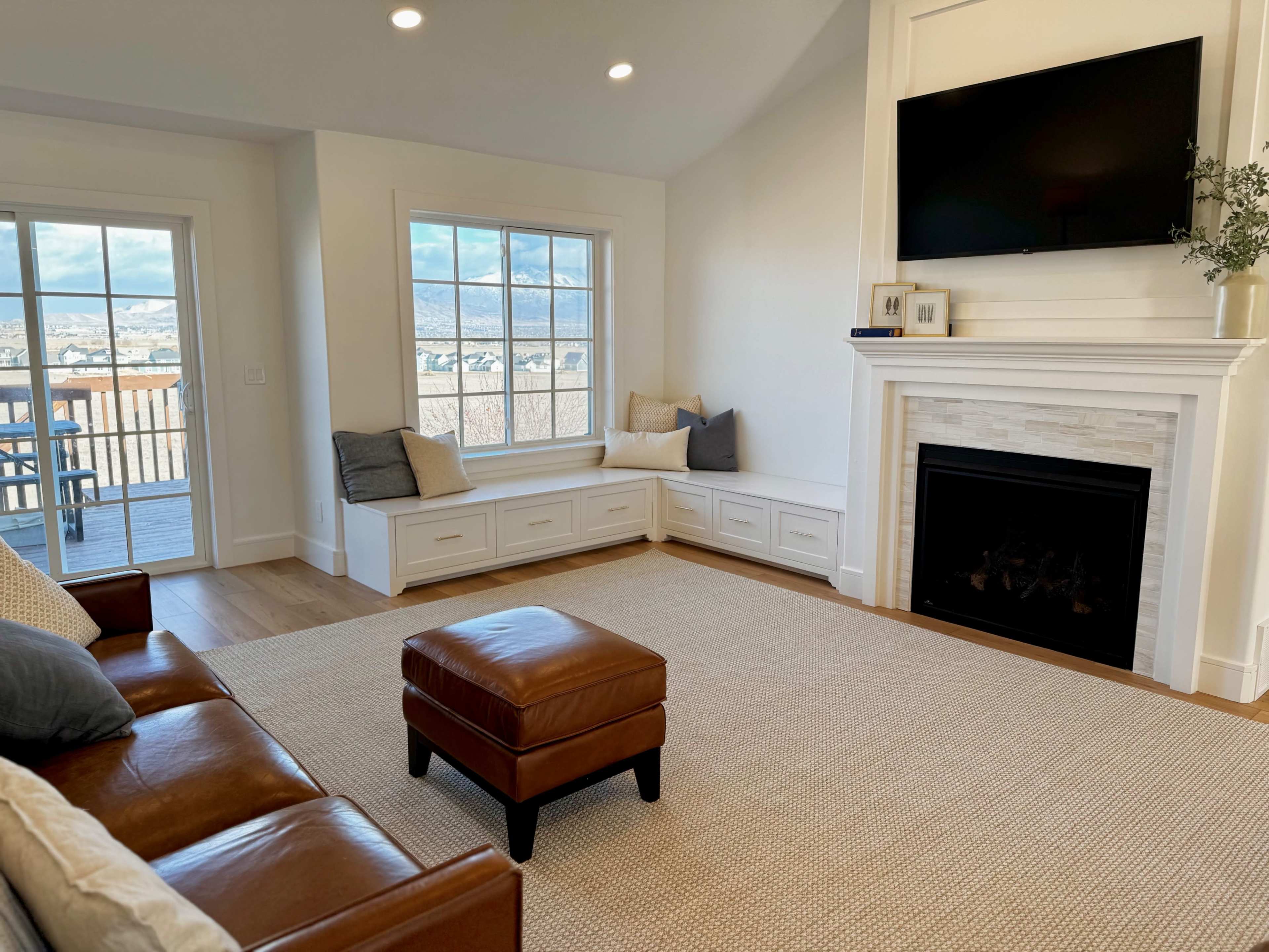 Light-filled Craftsman Home | Open Concept + Stunning Views Image in Saratoga Springs, Saratoga Springs, UT