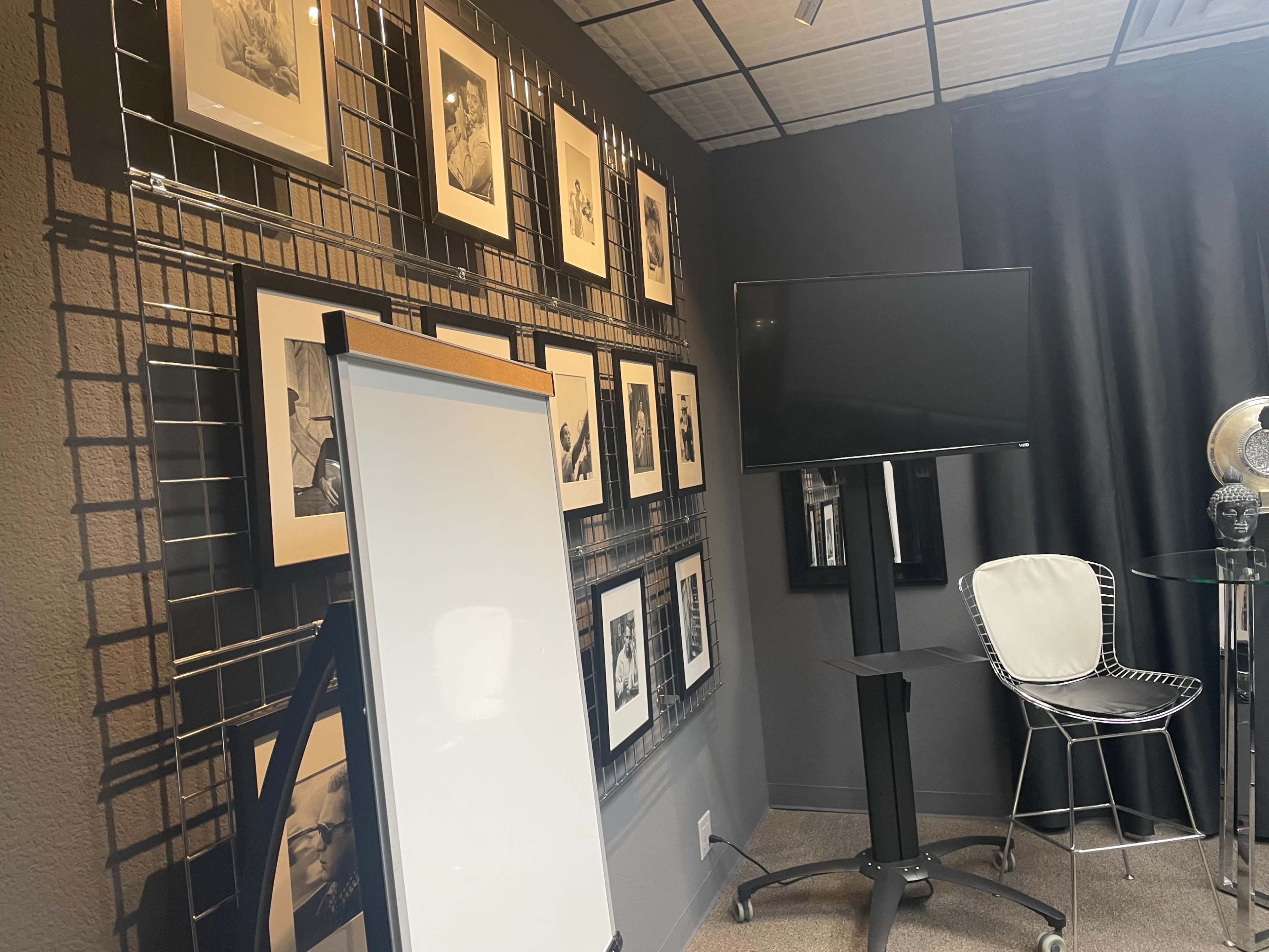 Beautiful, modern, upscale, swanky office for work and/or meetings Image in Green Valley North, Henderson, NV