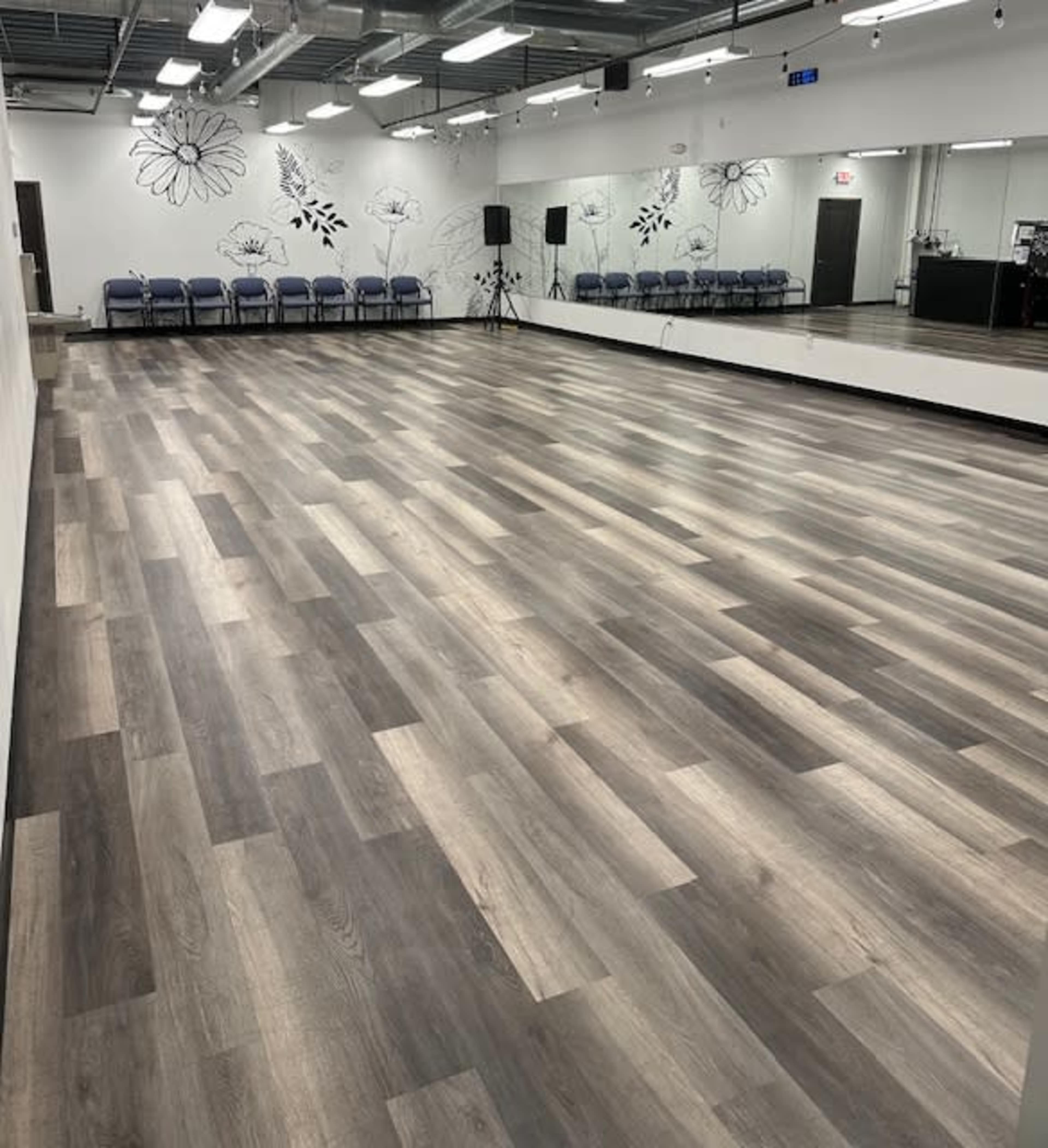2100 sq ft former dance studio, great for  wardrobe fittings, pre-pro meetings, dance practice Image in Seward, minnepolis, MN