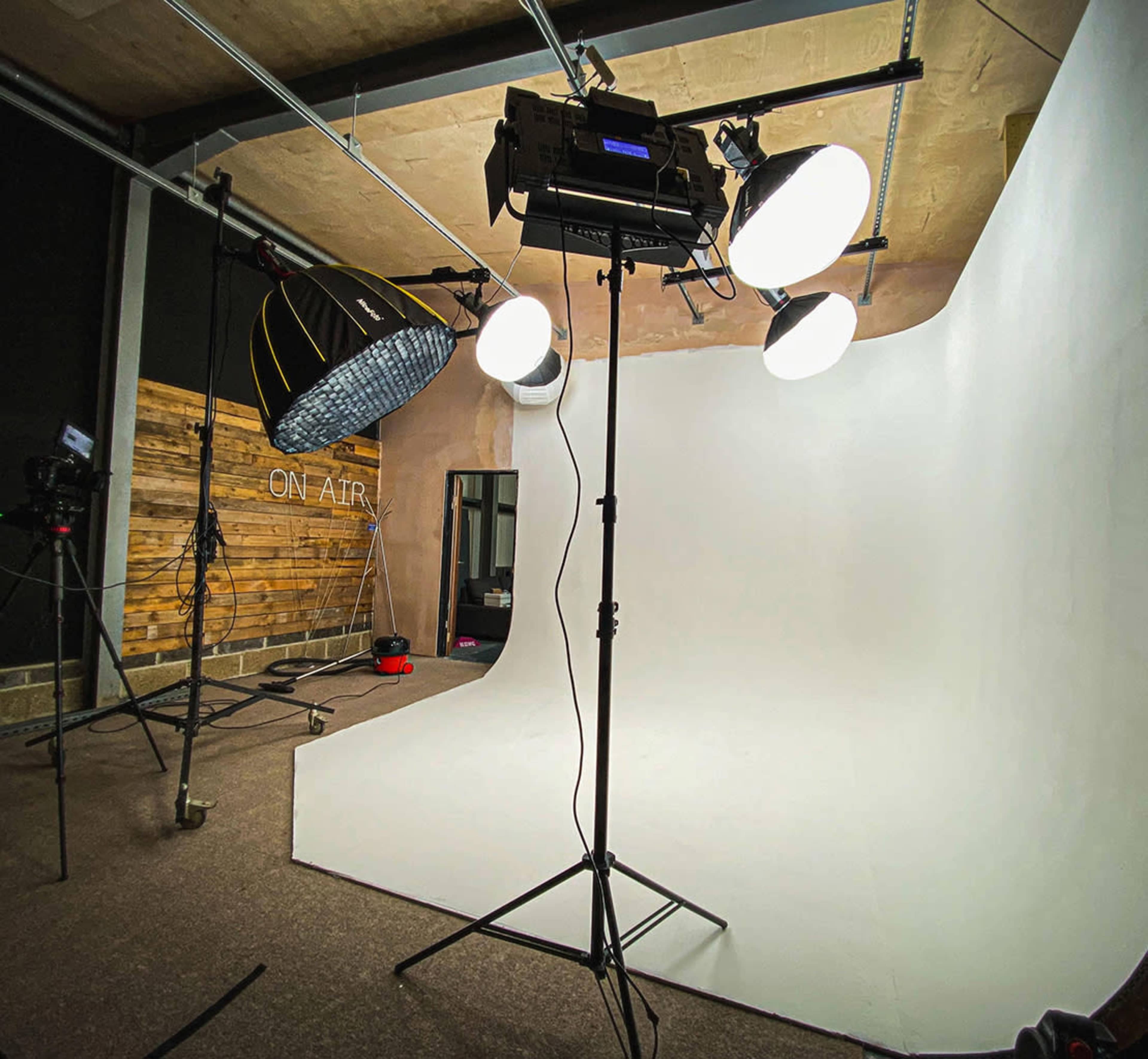 Film Studio With Cyclorama, Blackout and Soundproofed Image in Pampisford, cambridge, ENG