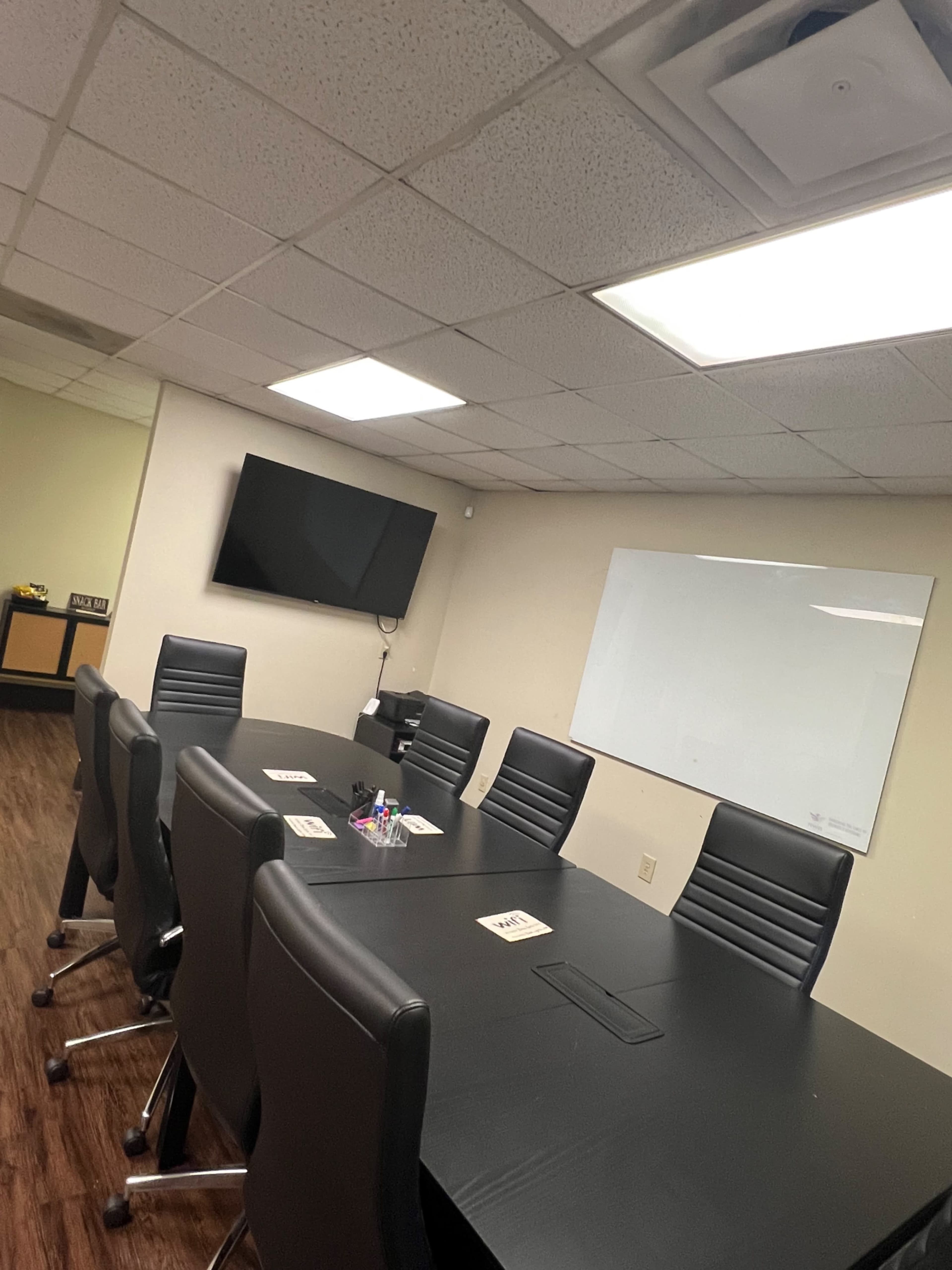 Small meeting space near Atlanta Airport With complimentary parking Image in College Park, College Park, GA