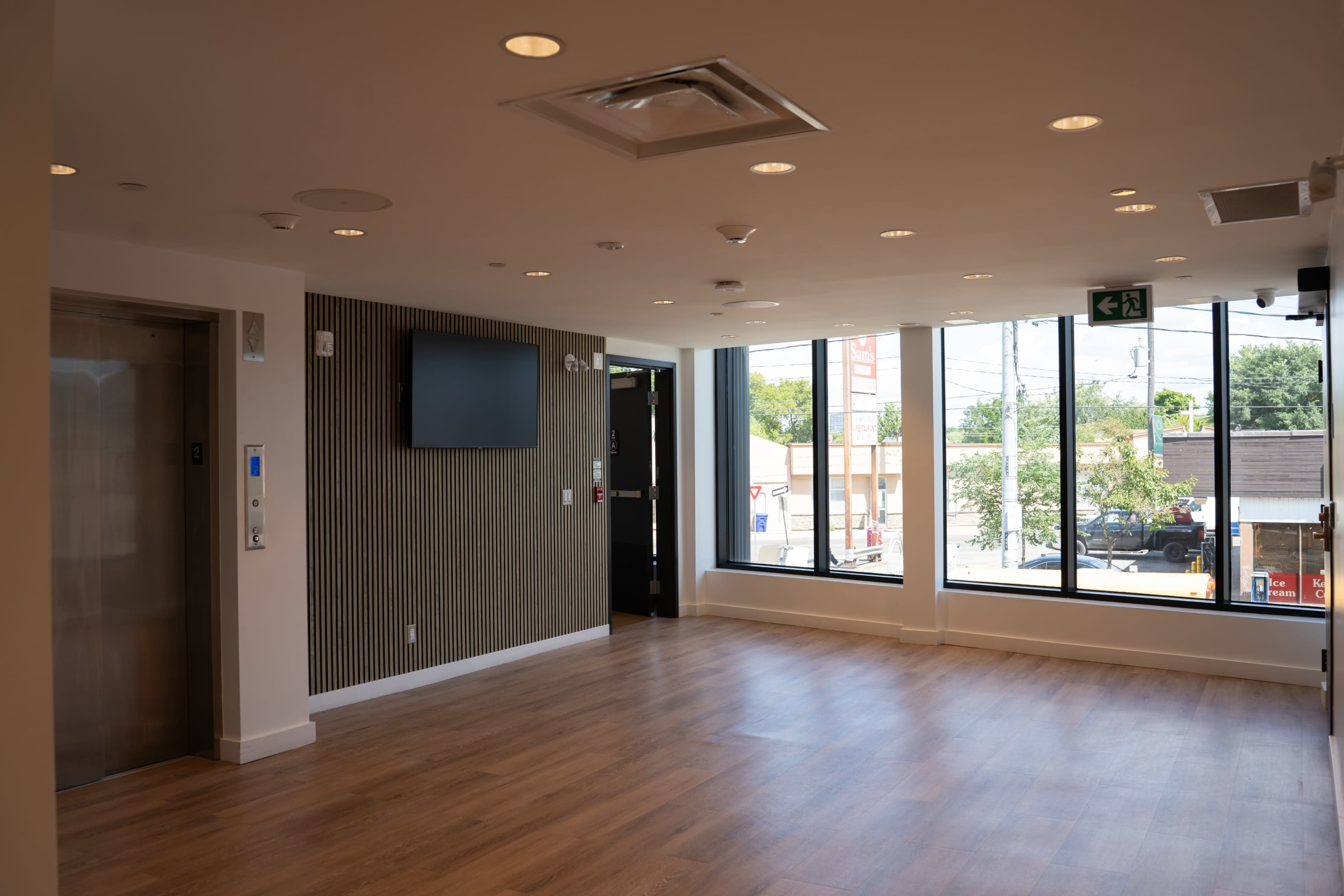 Modern Multi-Use Studio Image in Oakwood Village, Toronto, ON