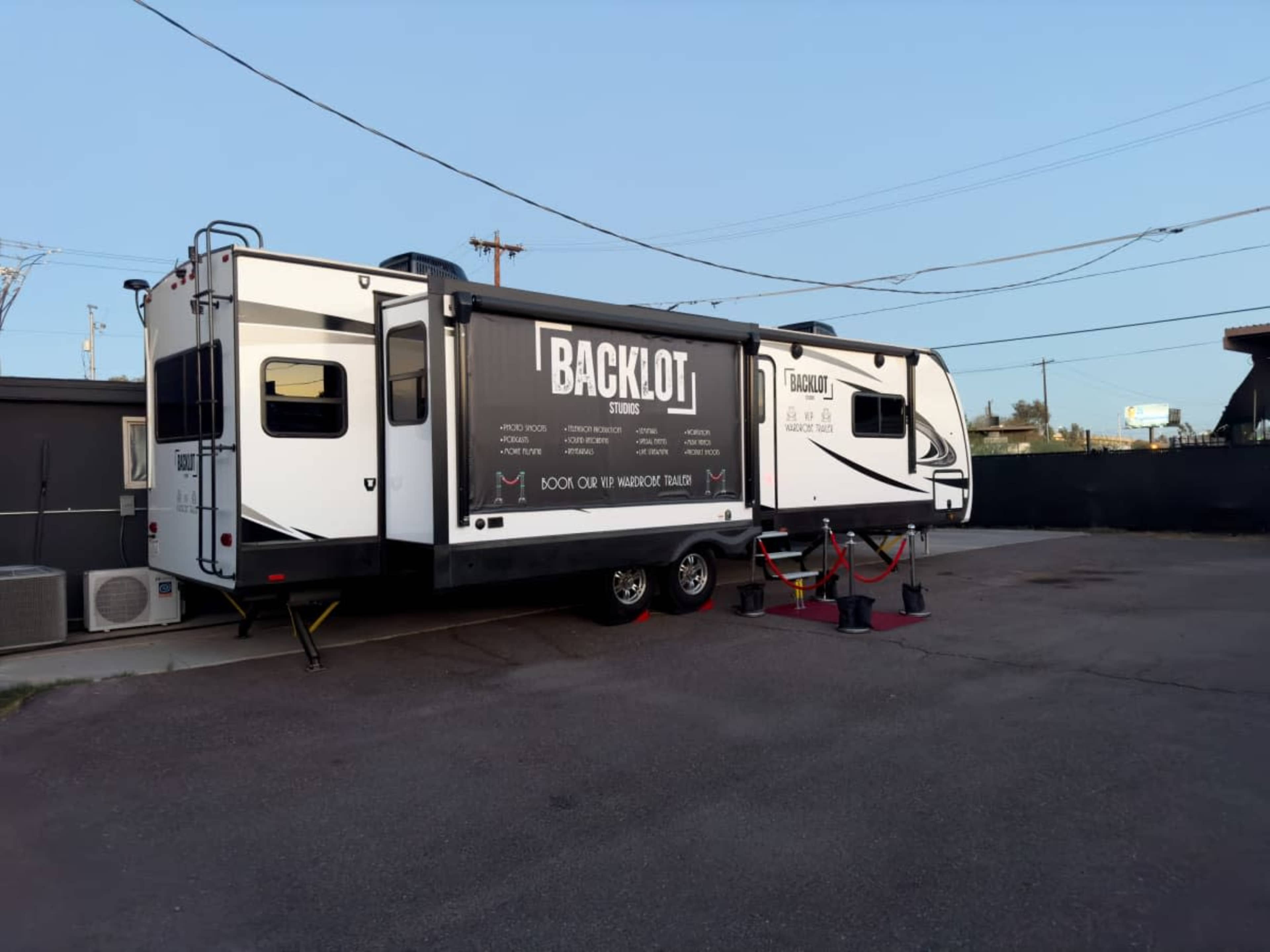 Urban Open Studio: Industrial Heart of Phoenix - Ideal for Photography, Videography, Events, Seminars, and Work Space Image in Central City, Phoenix, AZ