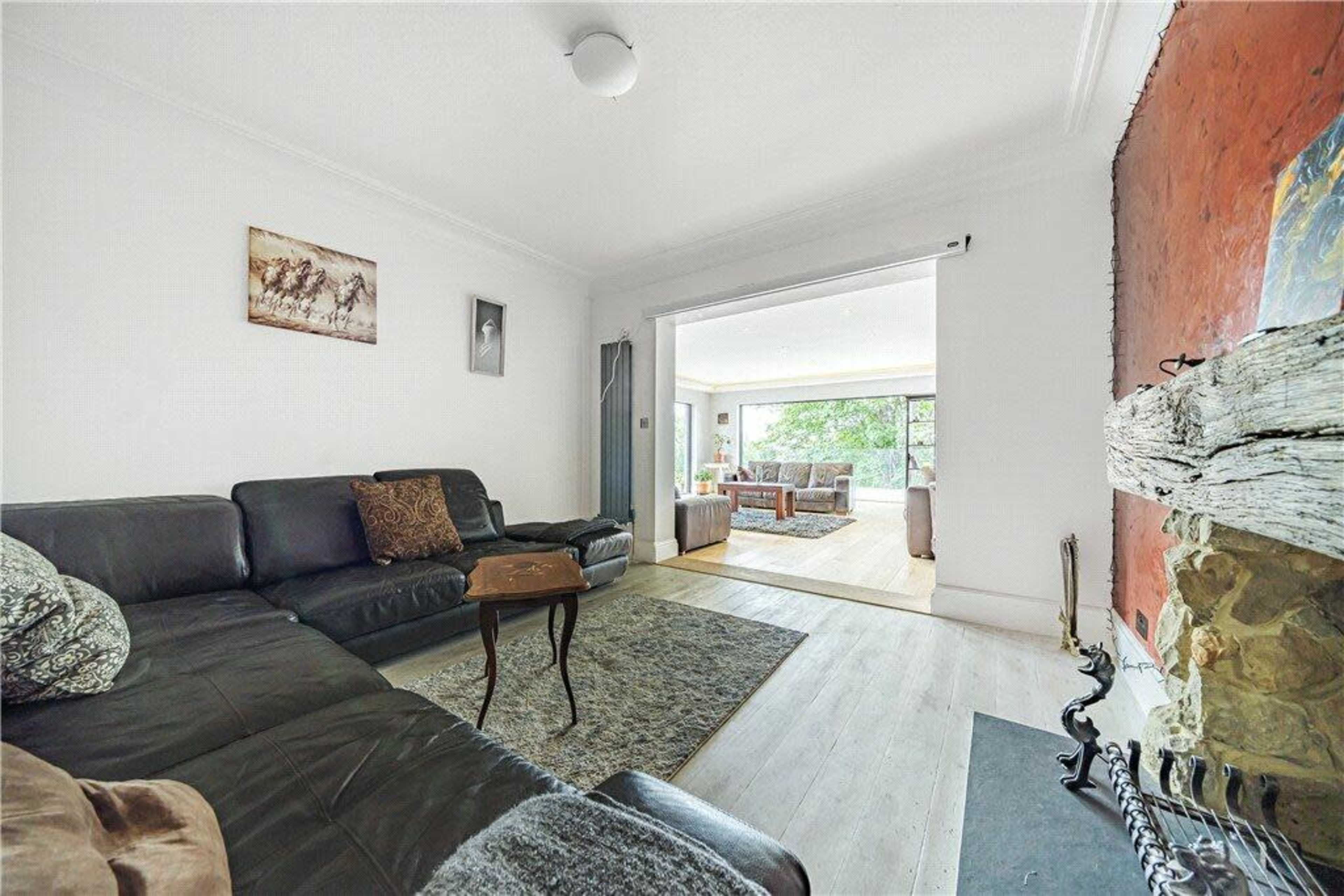 London villa with garden and skyline views, hot tub and sauna Image in Belvedere, London, ENG