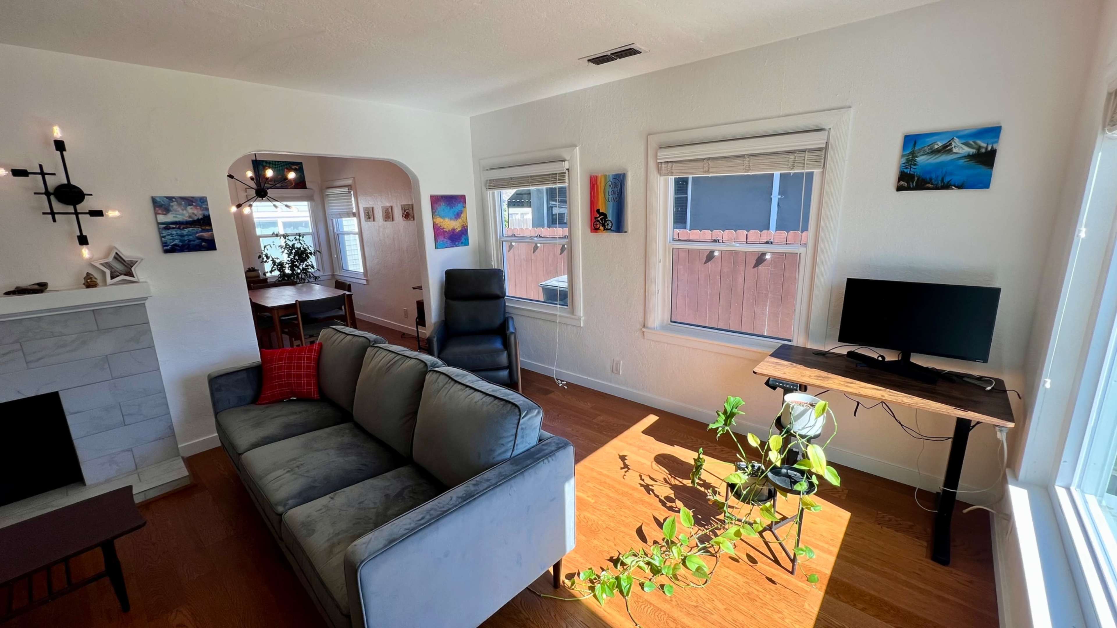 Mid-Century Modern Home with Vibrant Artwork Image in Southeastern Sacramento, Sacramento, CA