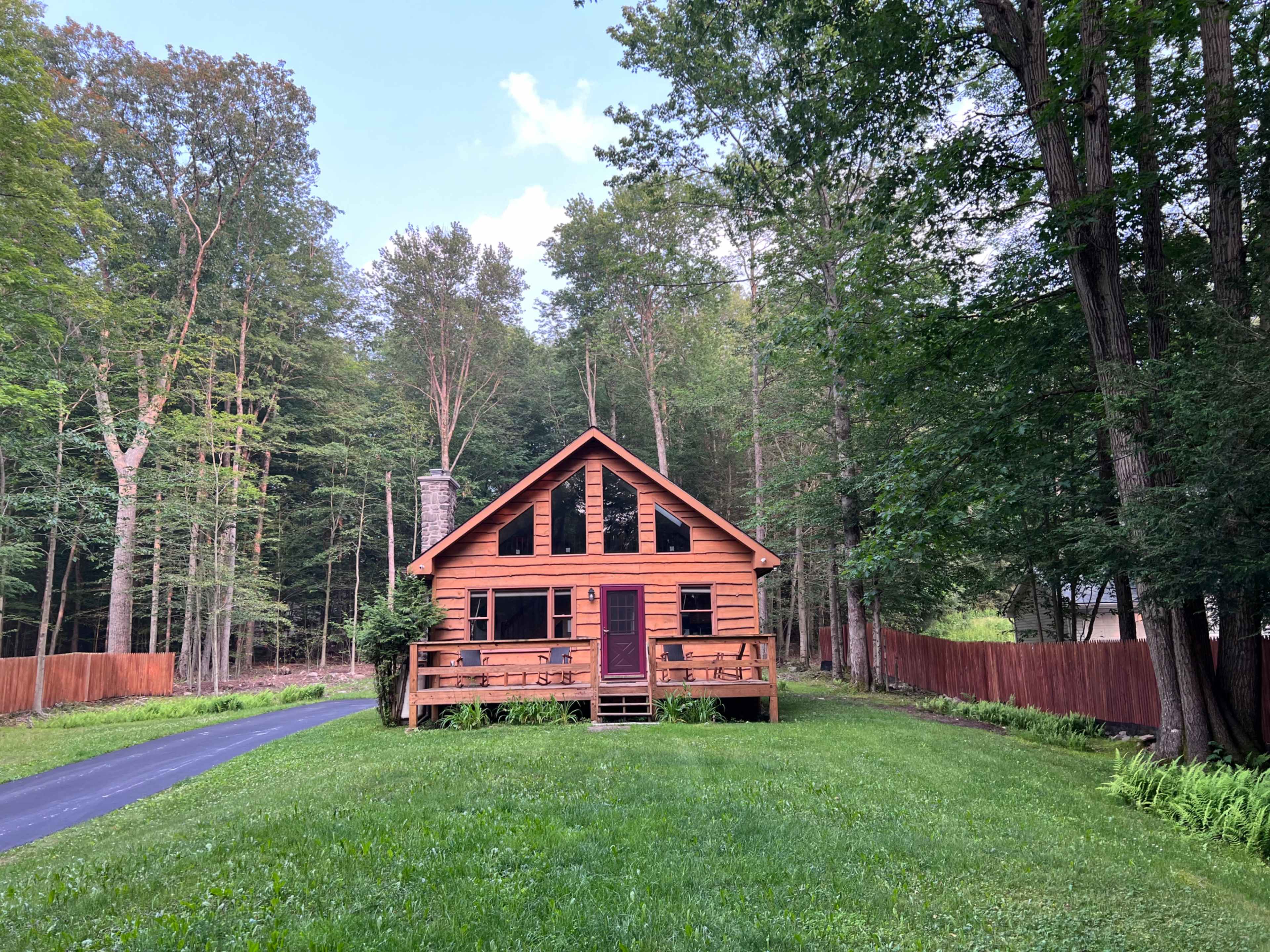Warm and modern Poconos Cabin Image in Tobyhanna Township, Pocono lake, PA