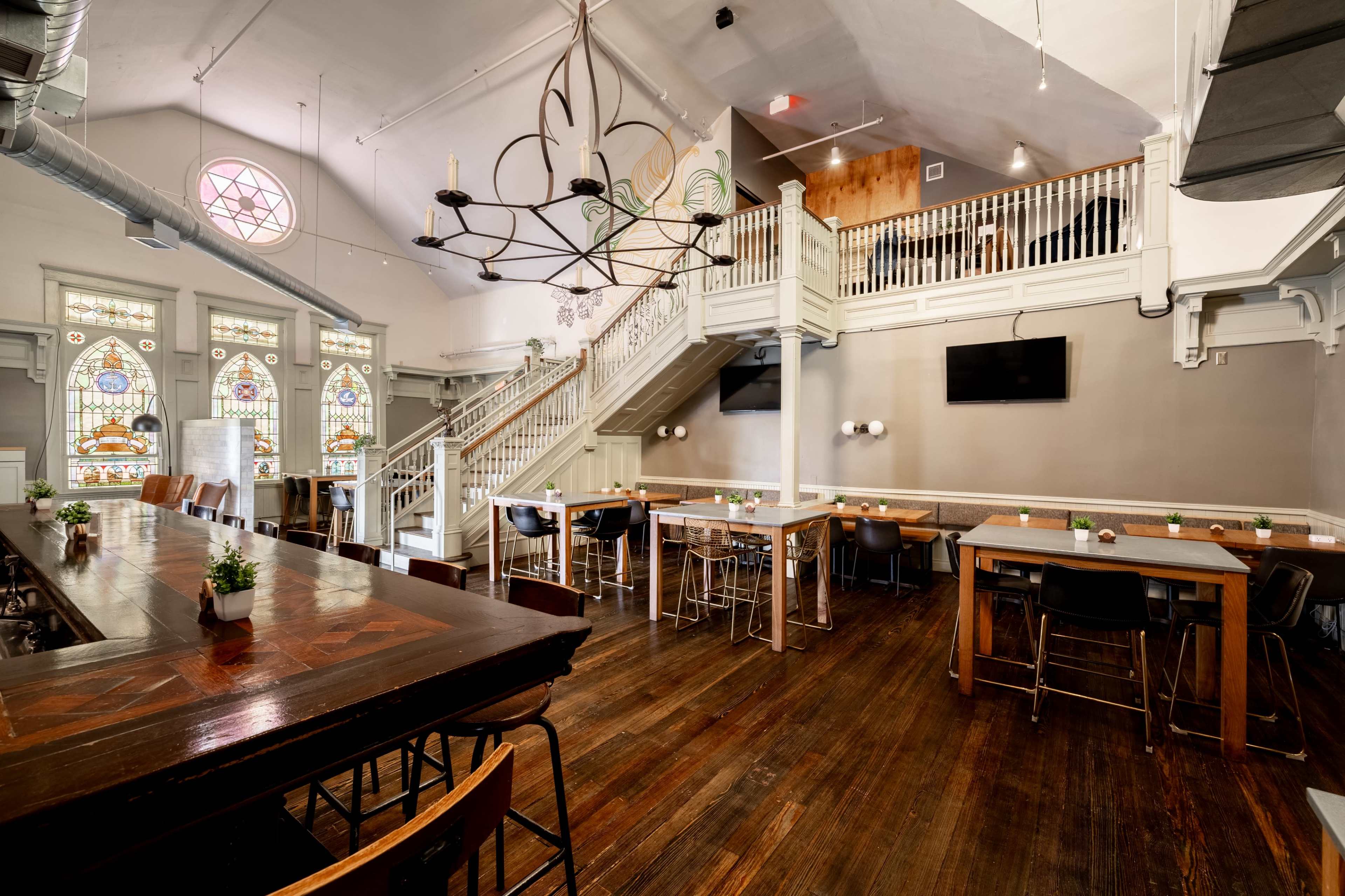 Upper Bar and 3 Season Patio Image in Zionsville, Zionsville, IN