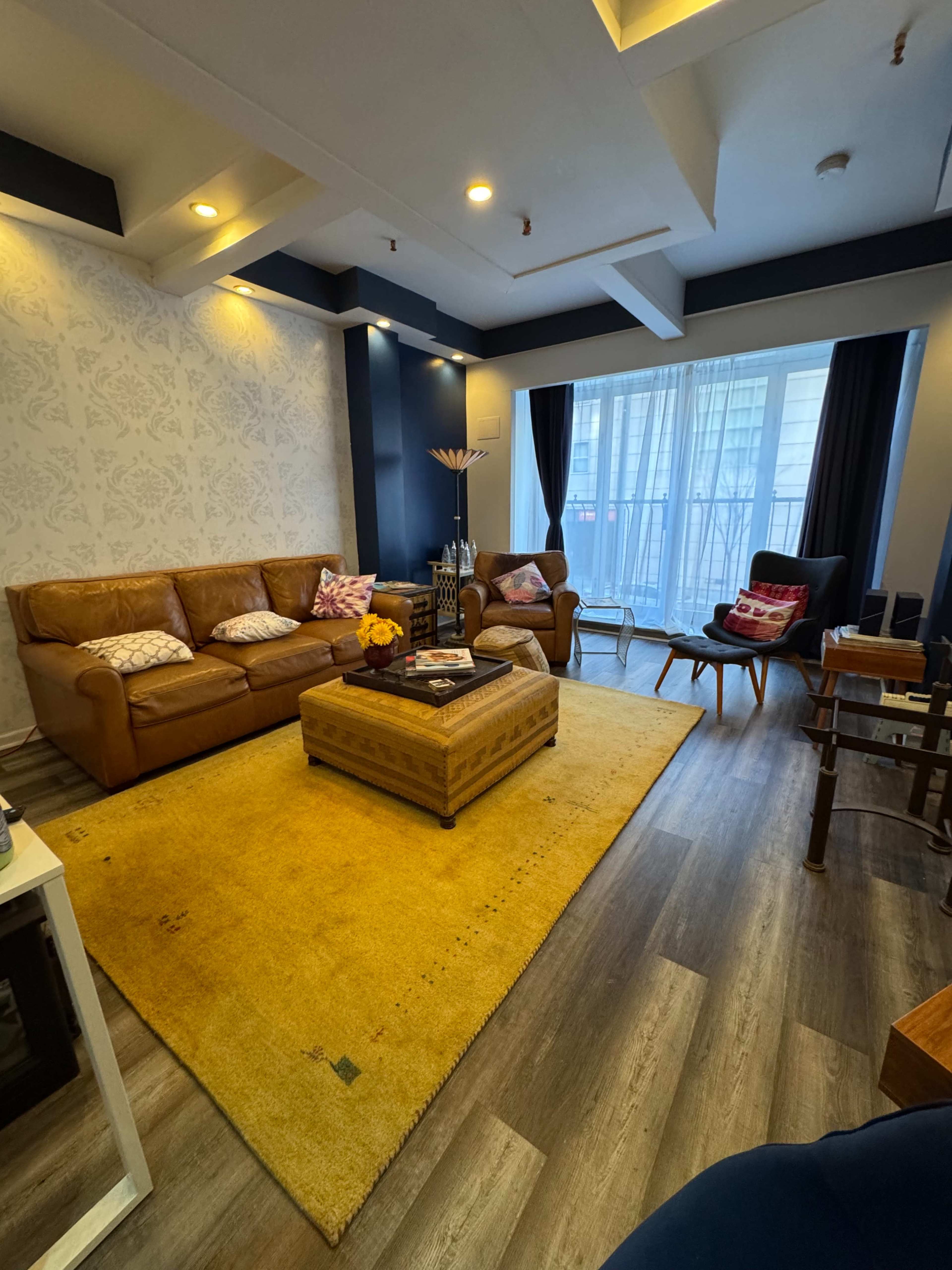 Sutton Bar Image in Midtown Manhattan, New York, NY