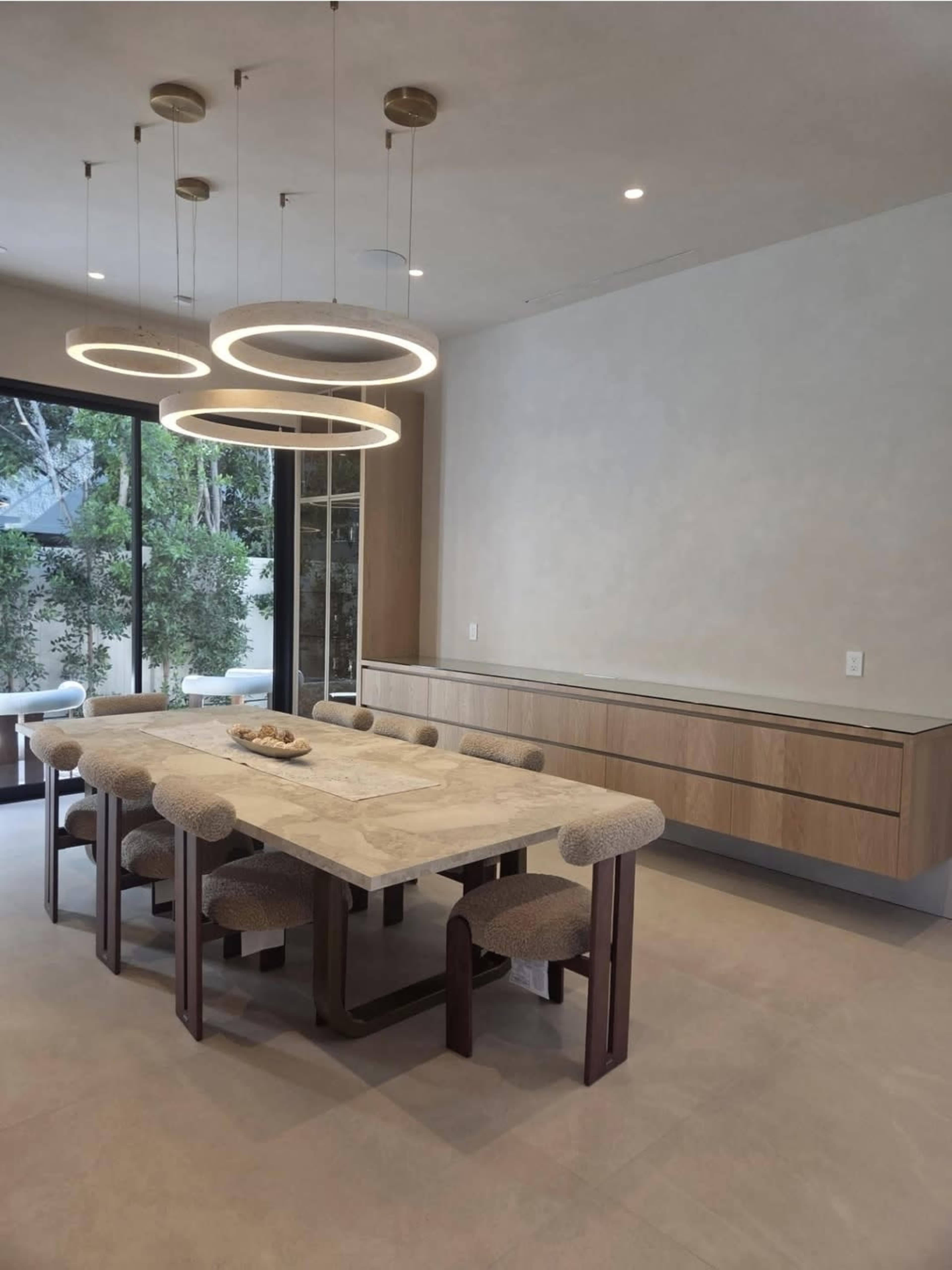 Encino Filming Location- Contemporary Home, Sleek & Stylish Image in Encino, encino, CA