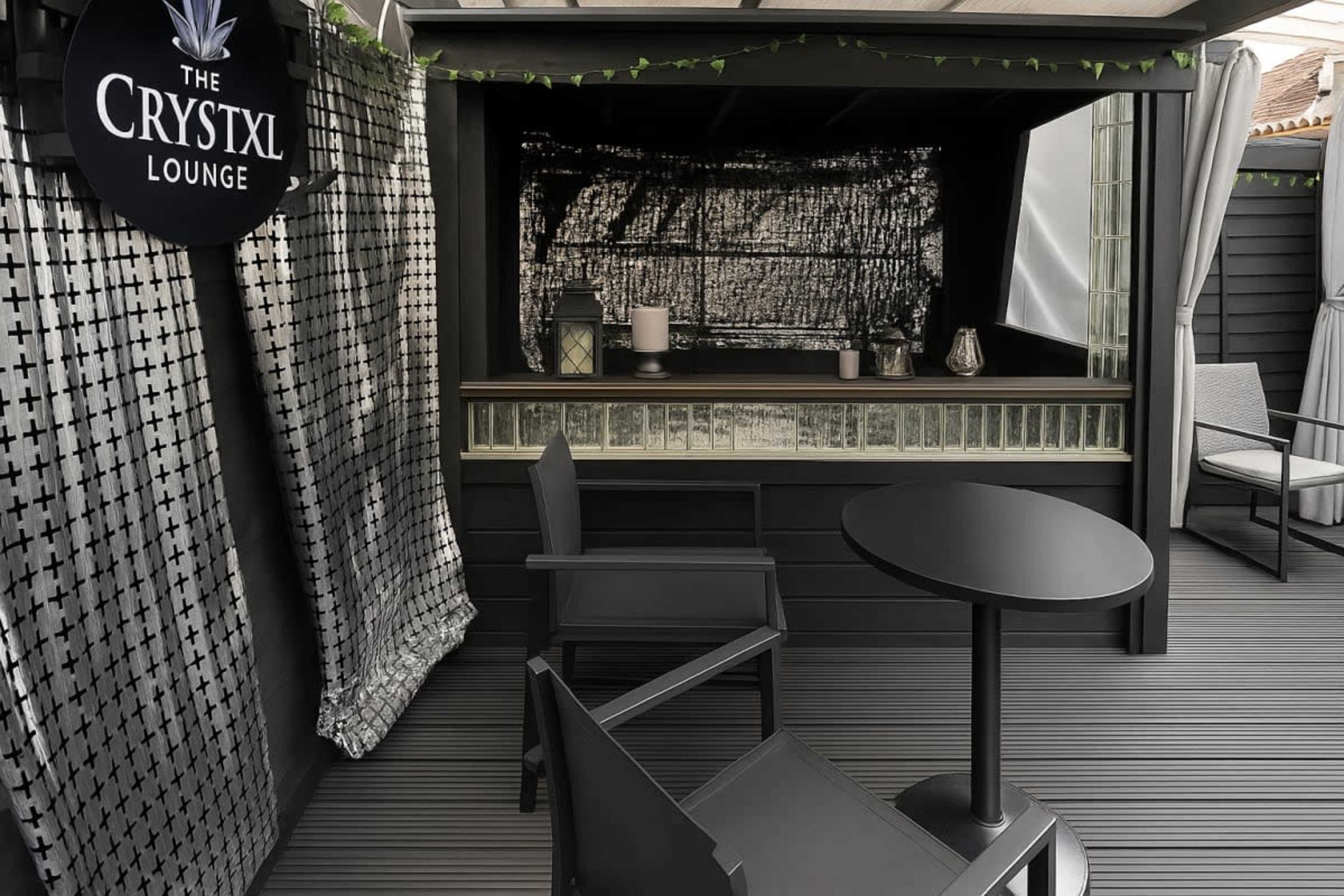 Londons Hidden Gem: A Glam Holistic Hideaway for Vibes and Visionaries Image in East Ham, London, ENG