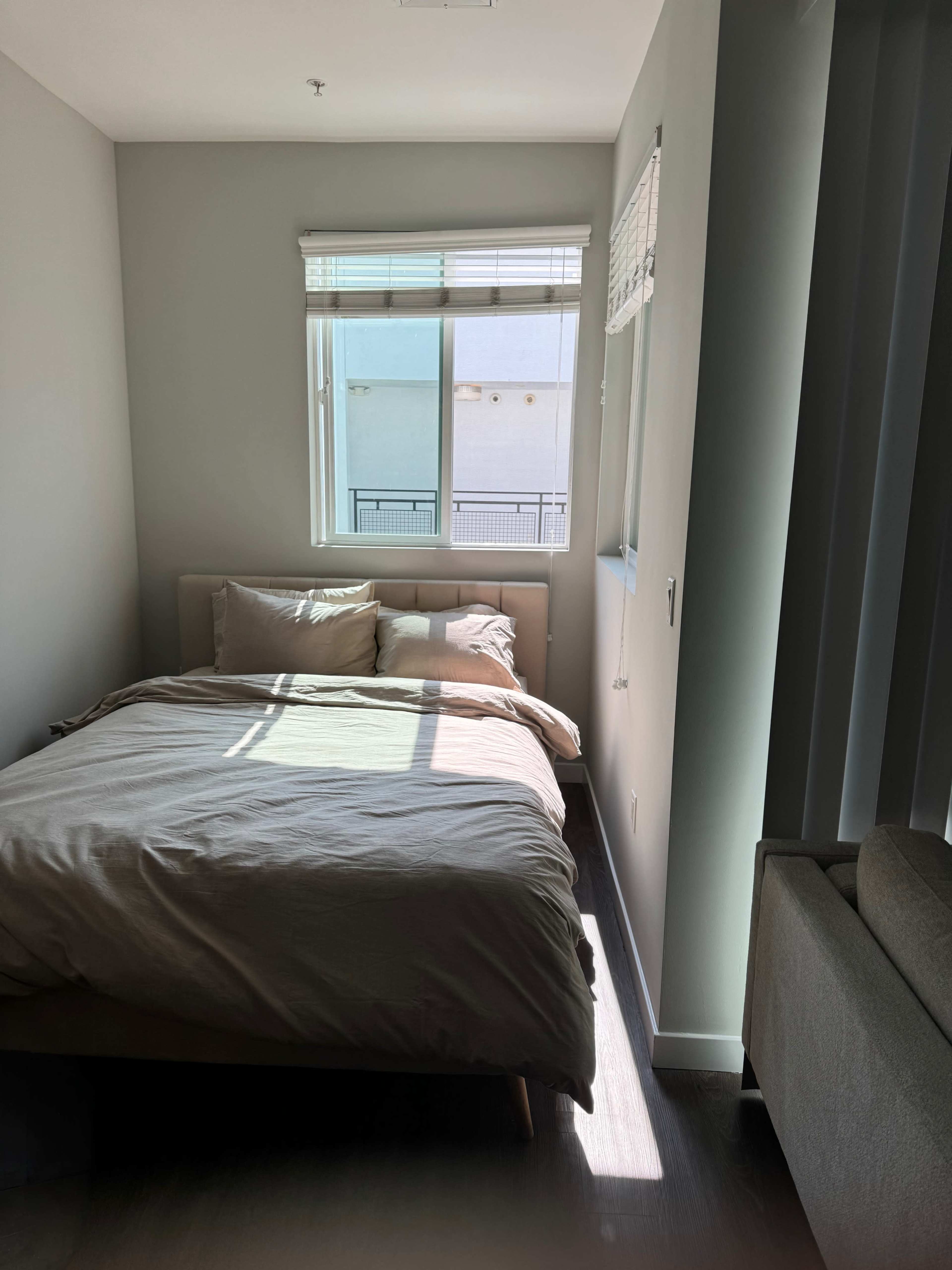 Minimalist Mid-Century Studio Image in North Hollywood, North Hollywood, CA