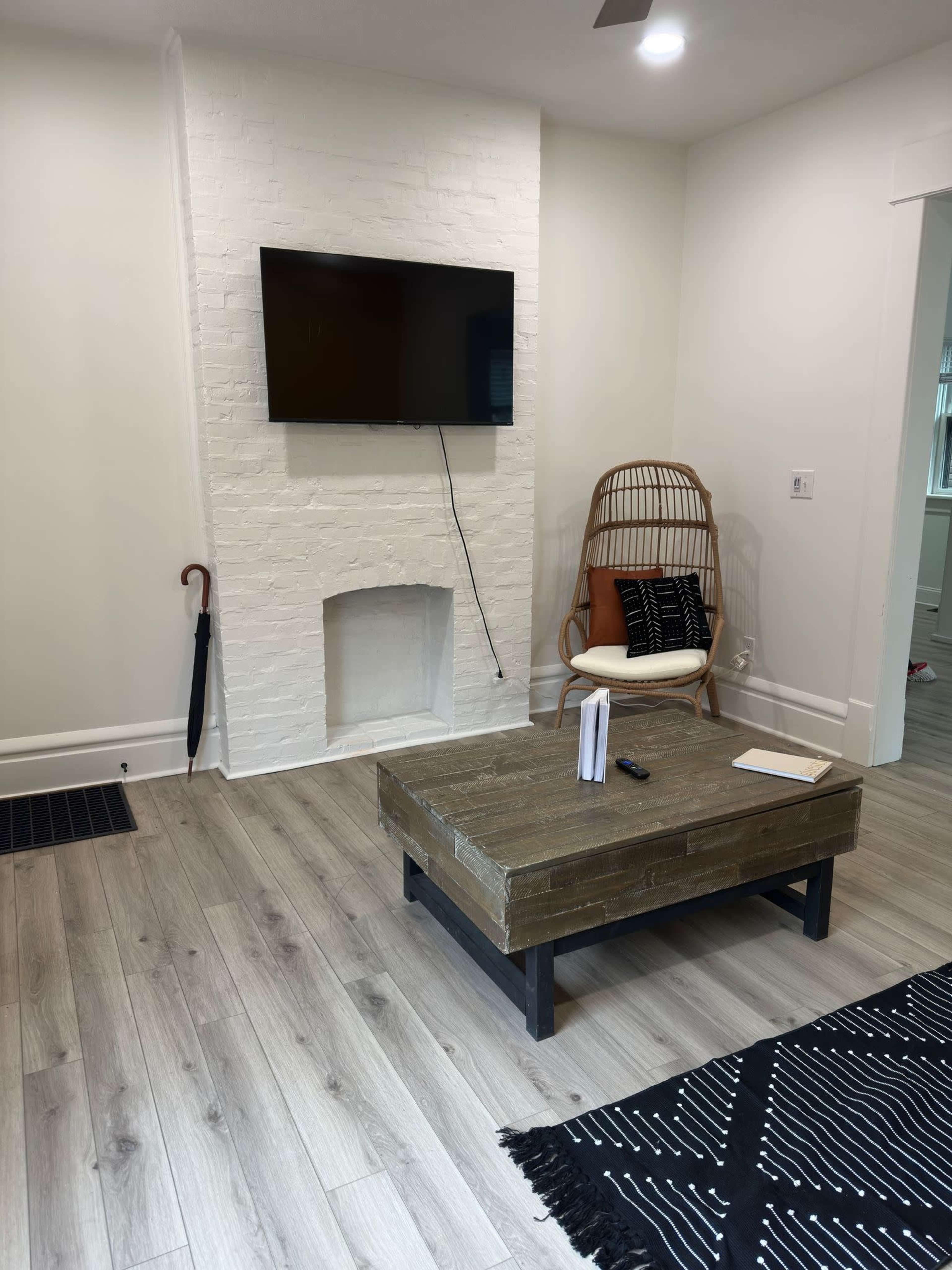 Casa Terra🌿🐯 Convention - King Bed - Short North - Free Parking Image in Victorian Village, Columbus, OH