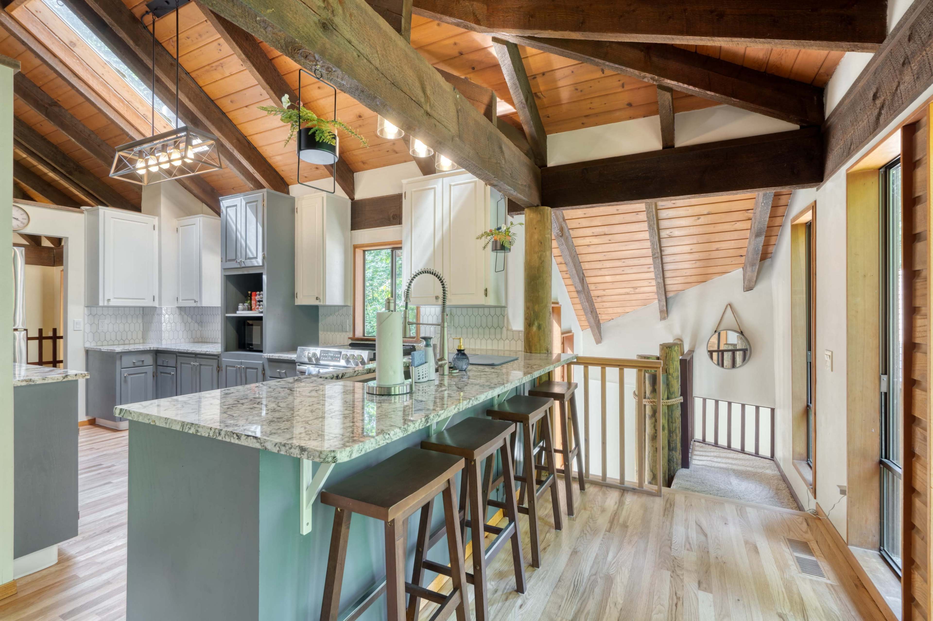 PNW Cabin Retreat – Corporate Off Sites & Creative Shoots Image in , BEAVERTON, OR