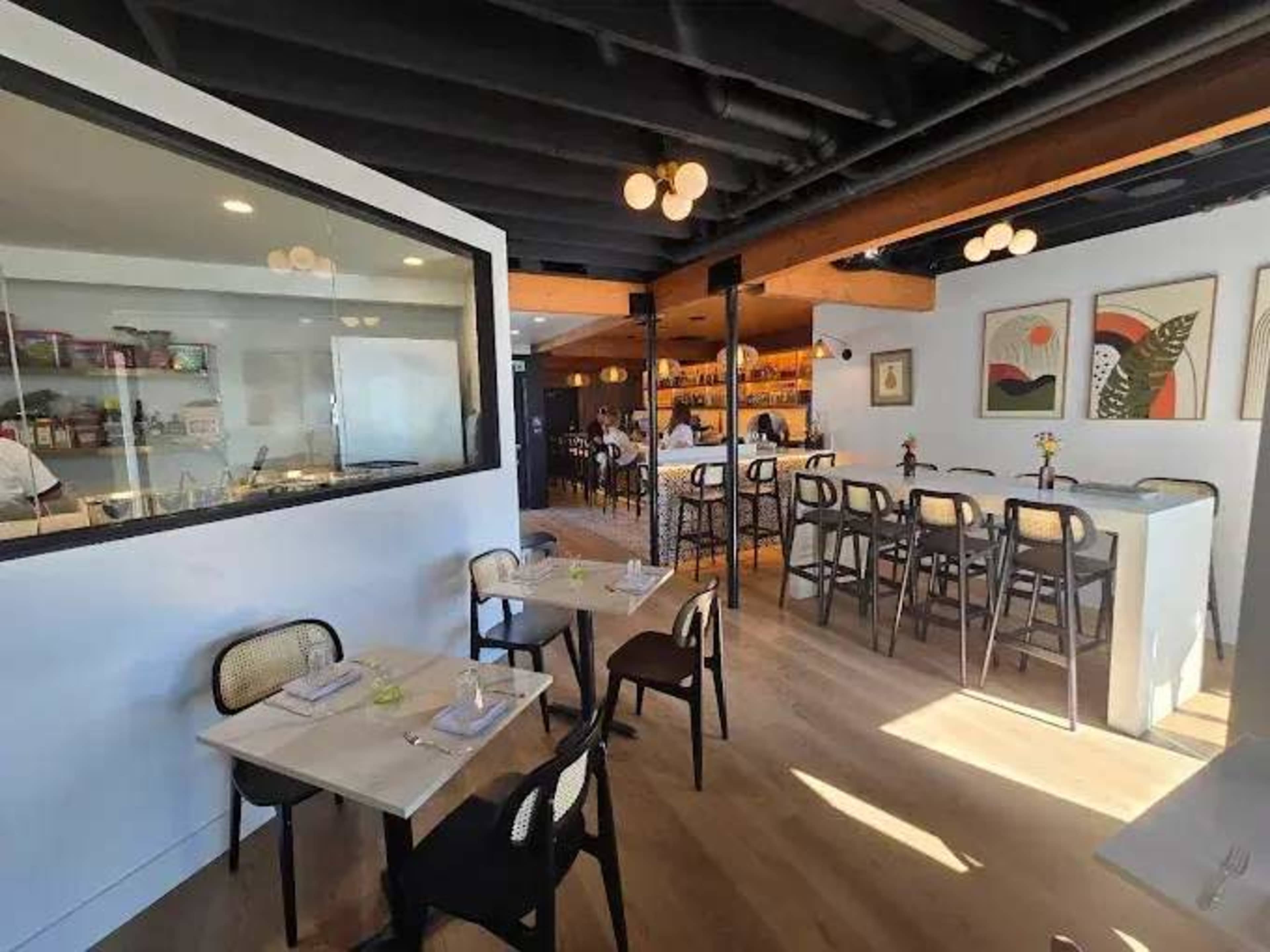 Sophisticated and Intimate 15Bar and Lounge Image in East Side Costa Mesa, Costa Mesa, CA