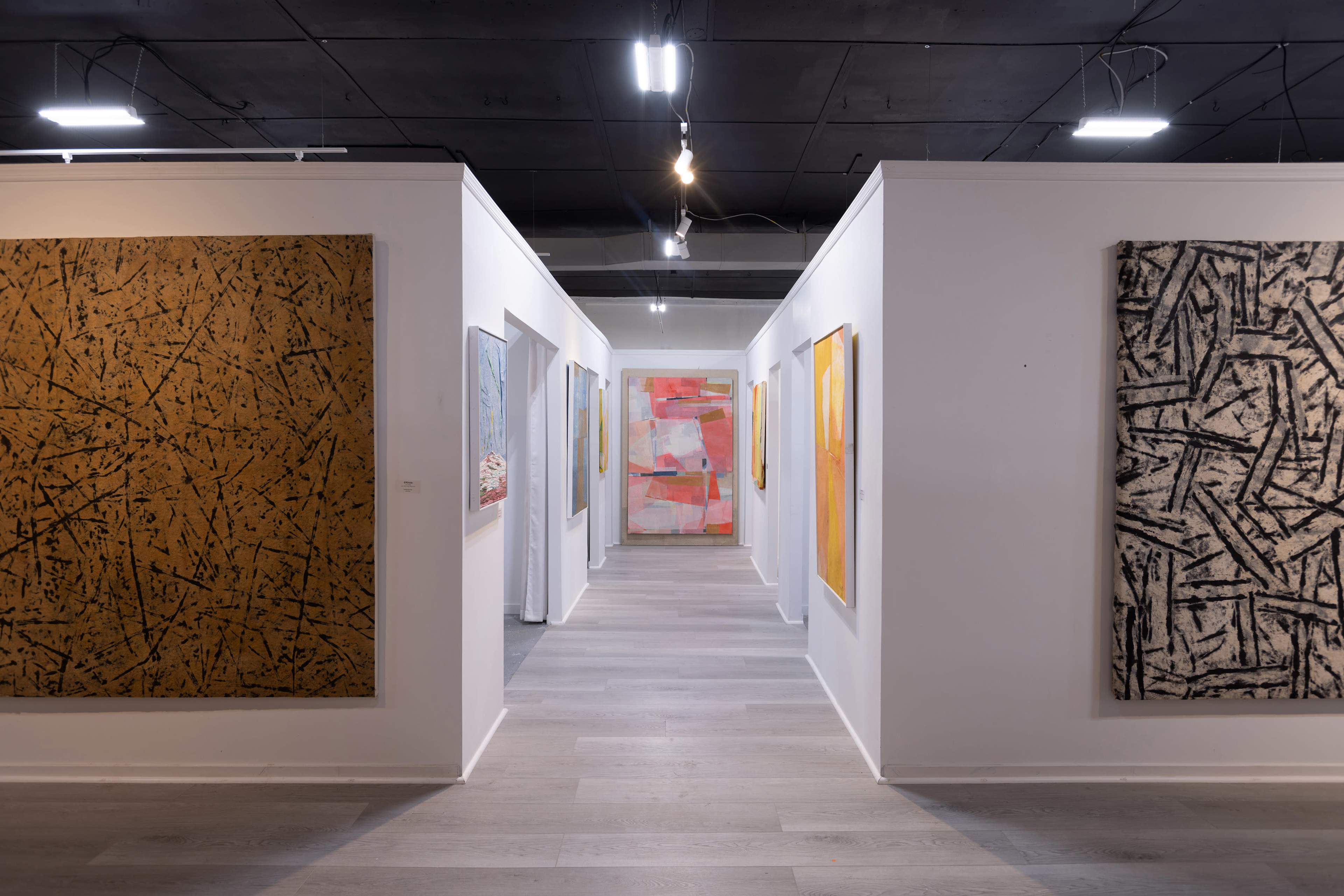 Modern Art Gallery In Urban Neighborhood With Workspaces And Photograph Areas. Image in North Bergen, North Bergen, NJ