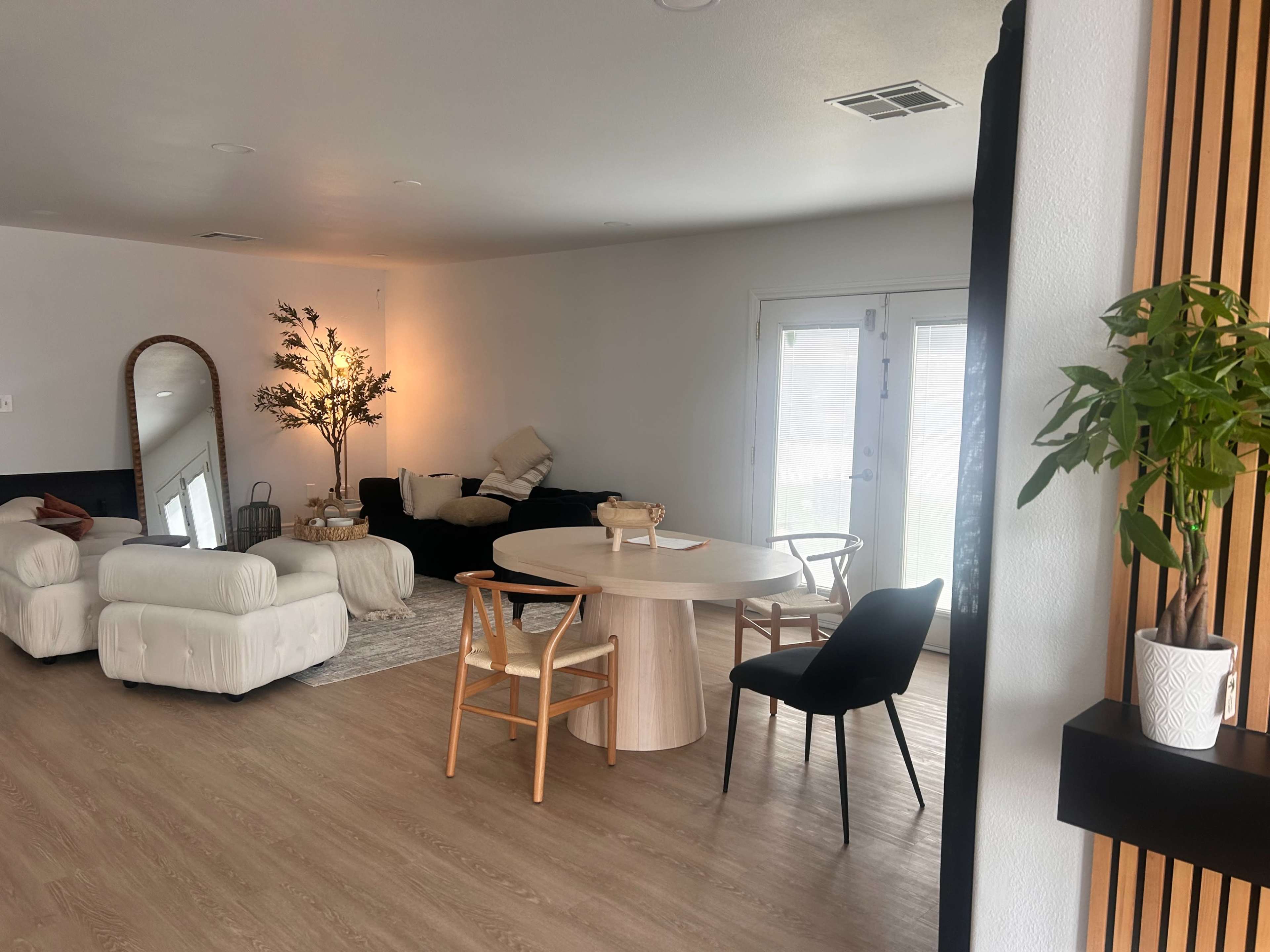 high ceiling modern massive home and outdoor space Image in Enterprise, las vegas, NV