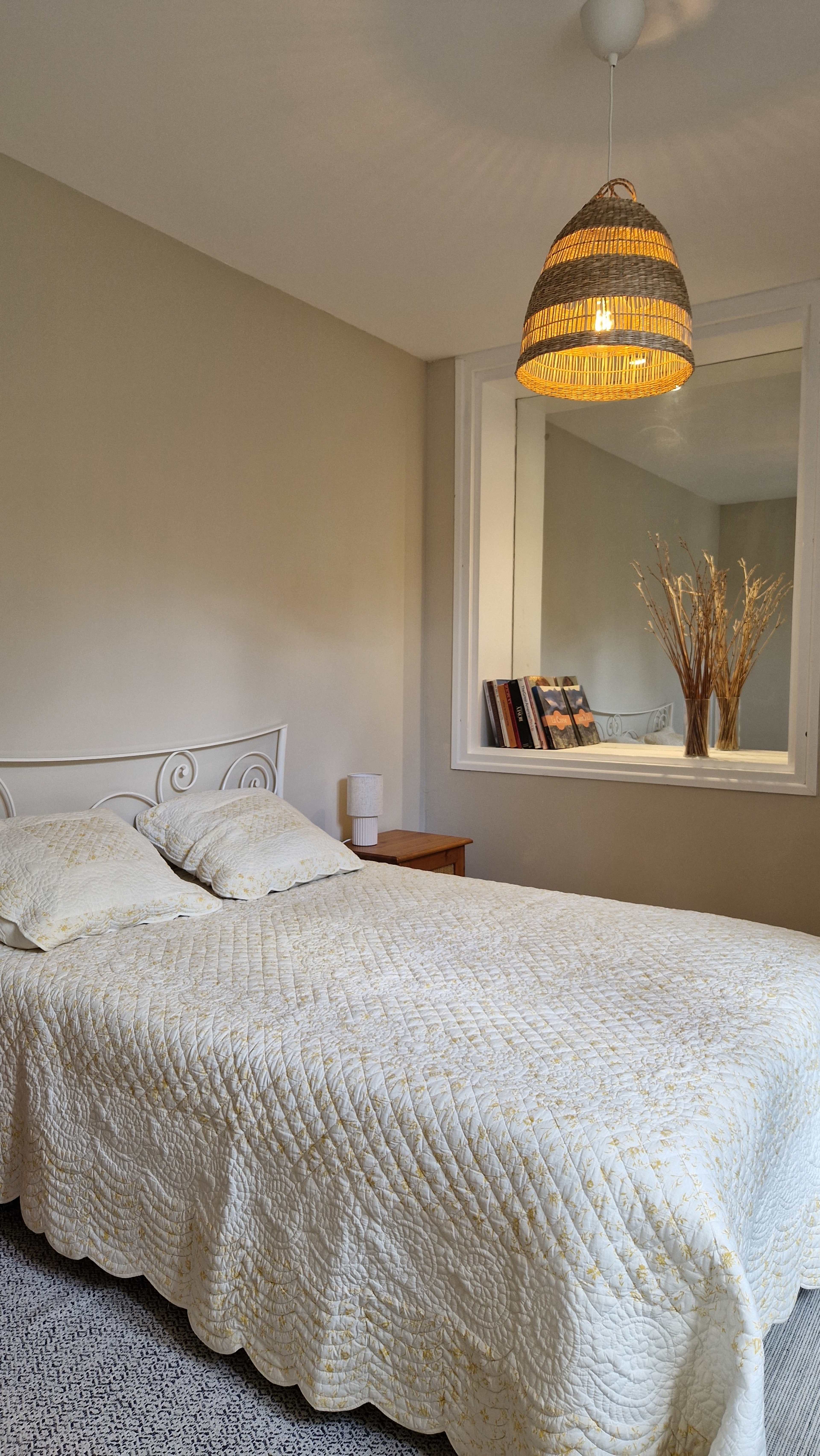 Appartement Bohème avec vue sur le jardin Image dans , Chasse Sur Rhone, 