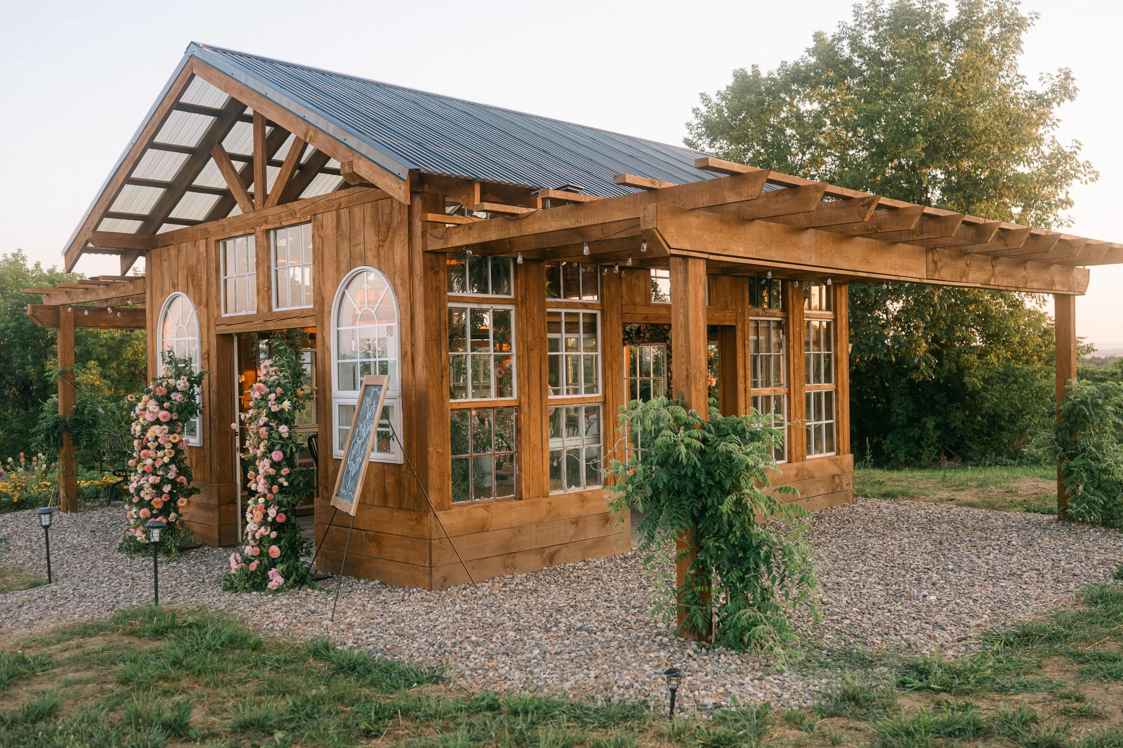 Flower Farm Glasshouse with Valley Views Image in Mohawk, Fonda, NY