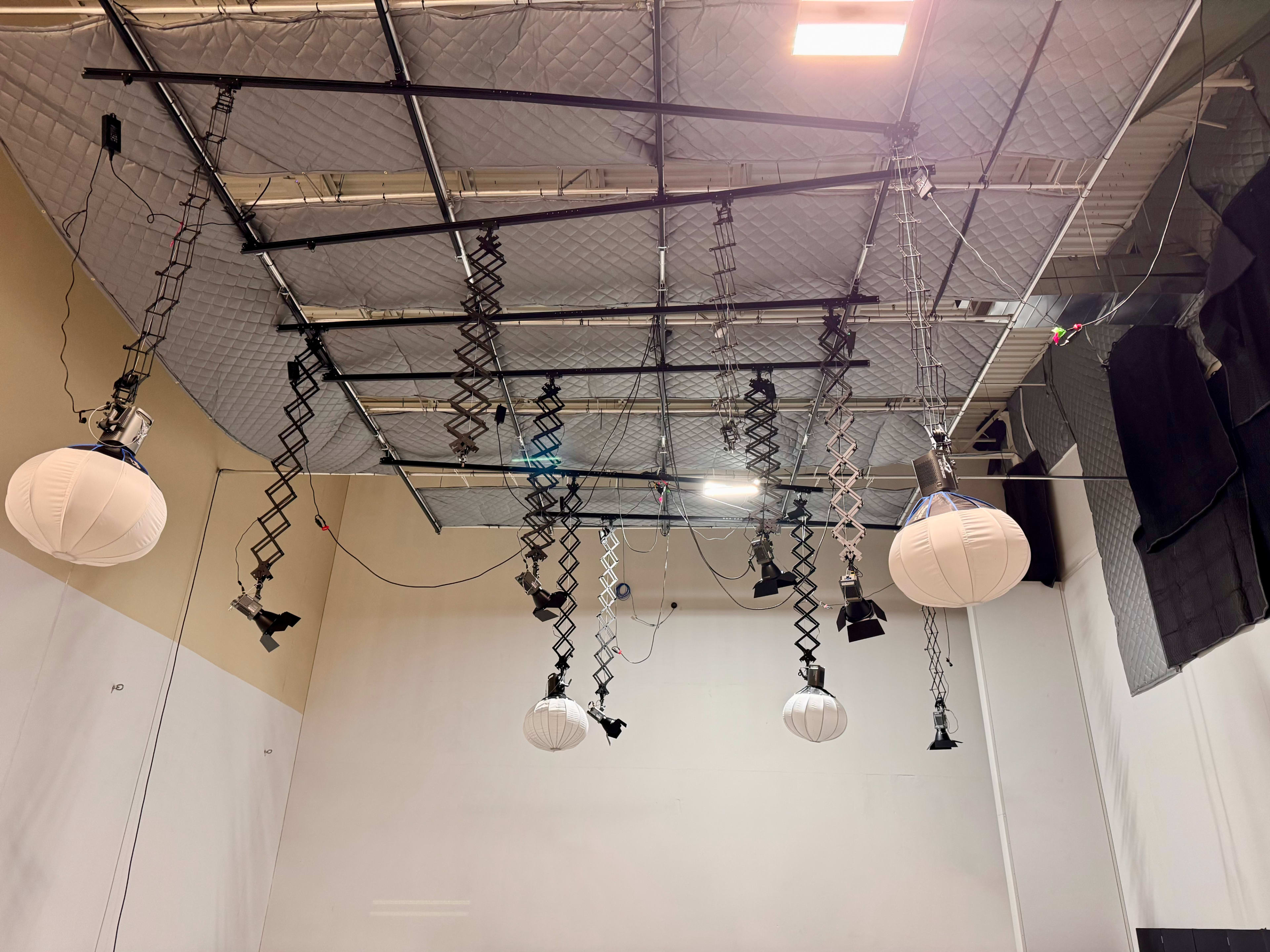 Versatile Production Studio with grid lighting 52 by 32 ft Image in St. Petersburg, Saint Petersburg, FL