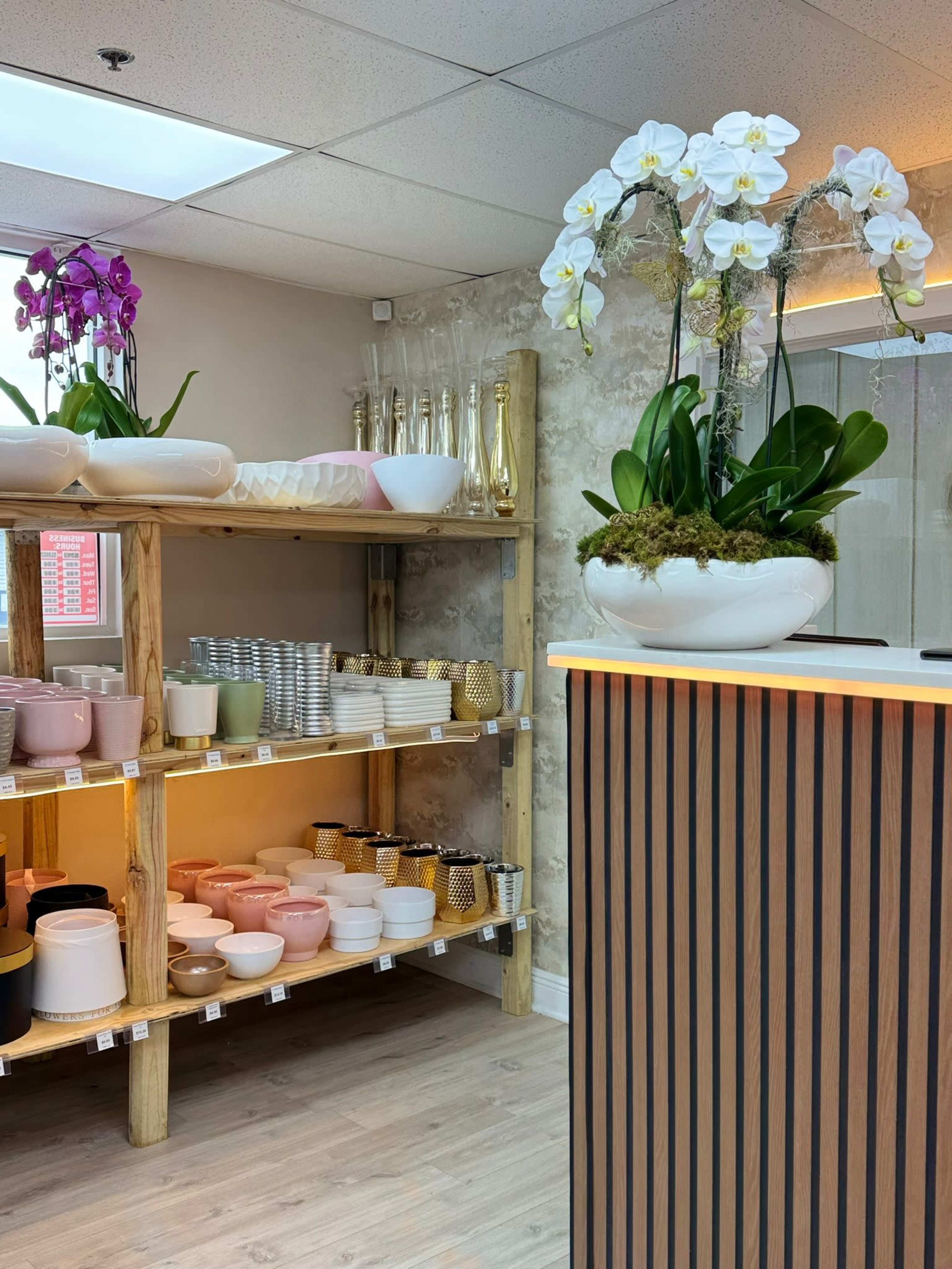 Florist Flex space with lots of space and walk-in cooler Image in Hialeah, HIALEAH, FL