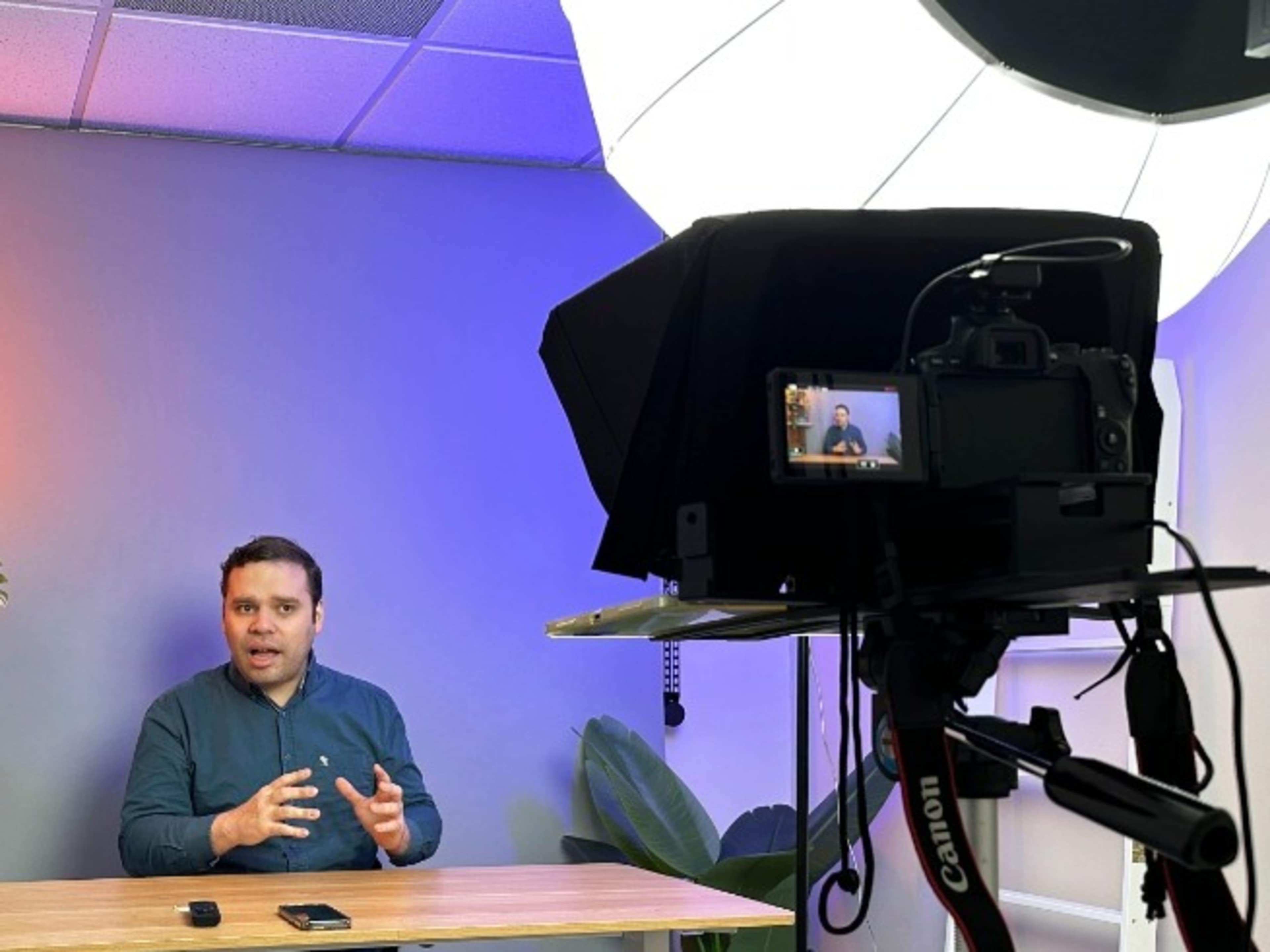Teleprompter (iPad + Remote included)