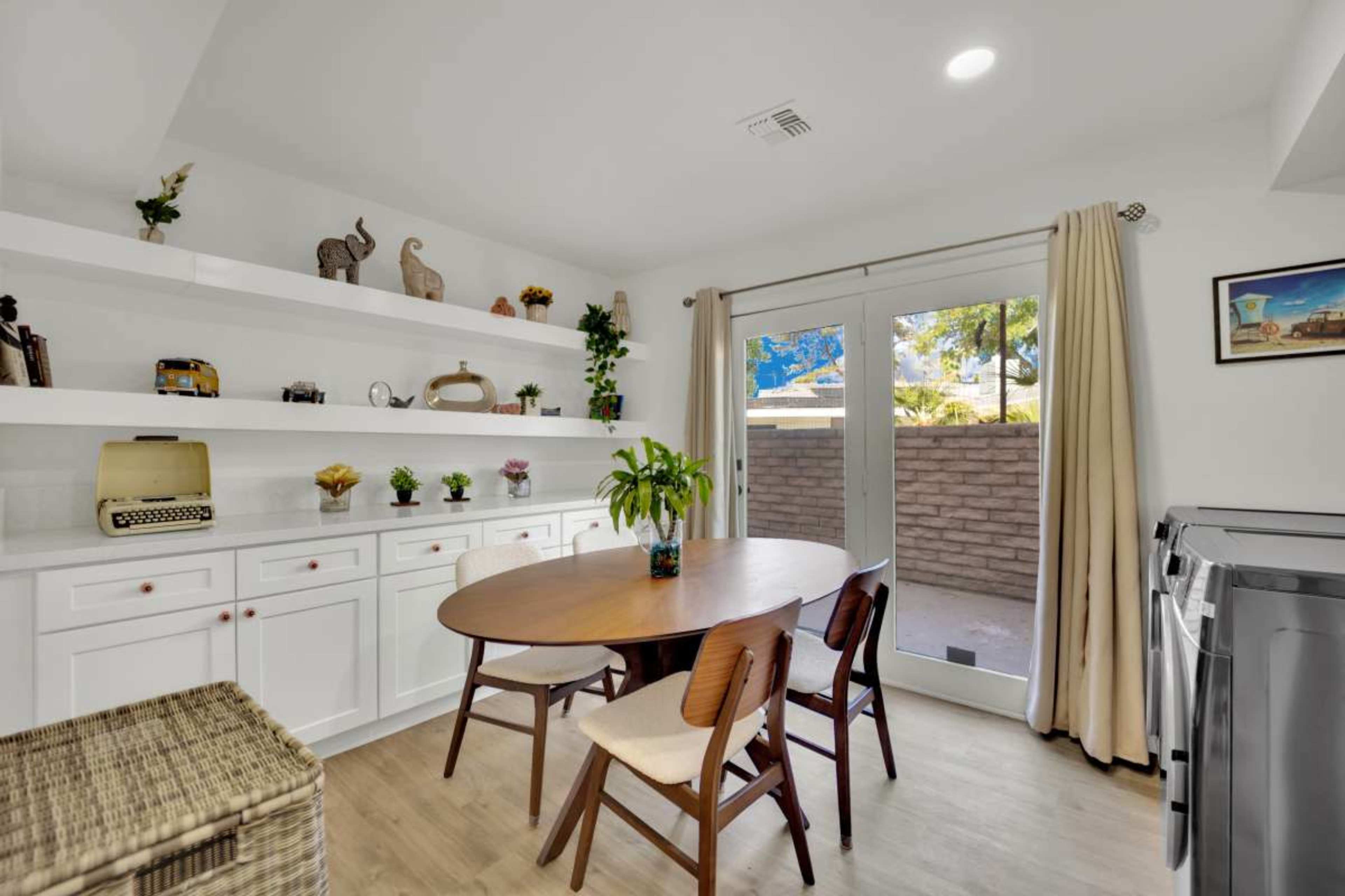 4300sqft Las Vegas Golf Course Estate w/ Pool, Sauna, Hot tube, Near Strip Image in Paradise, Las Vegas, NV