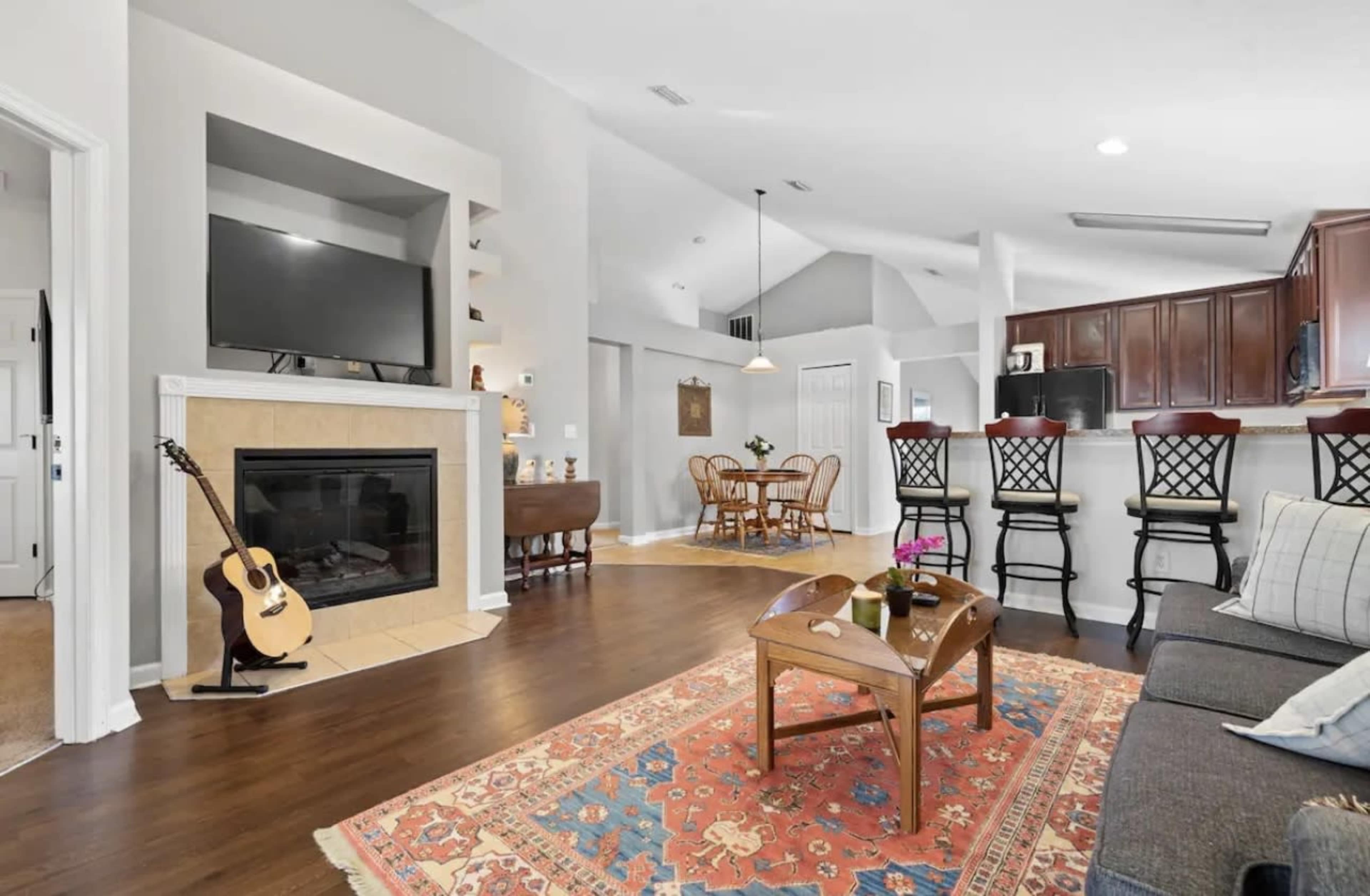 Spacious pet friendly home close to airport & zoo Image in Biscayne Terrace, Jacksonville, FL