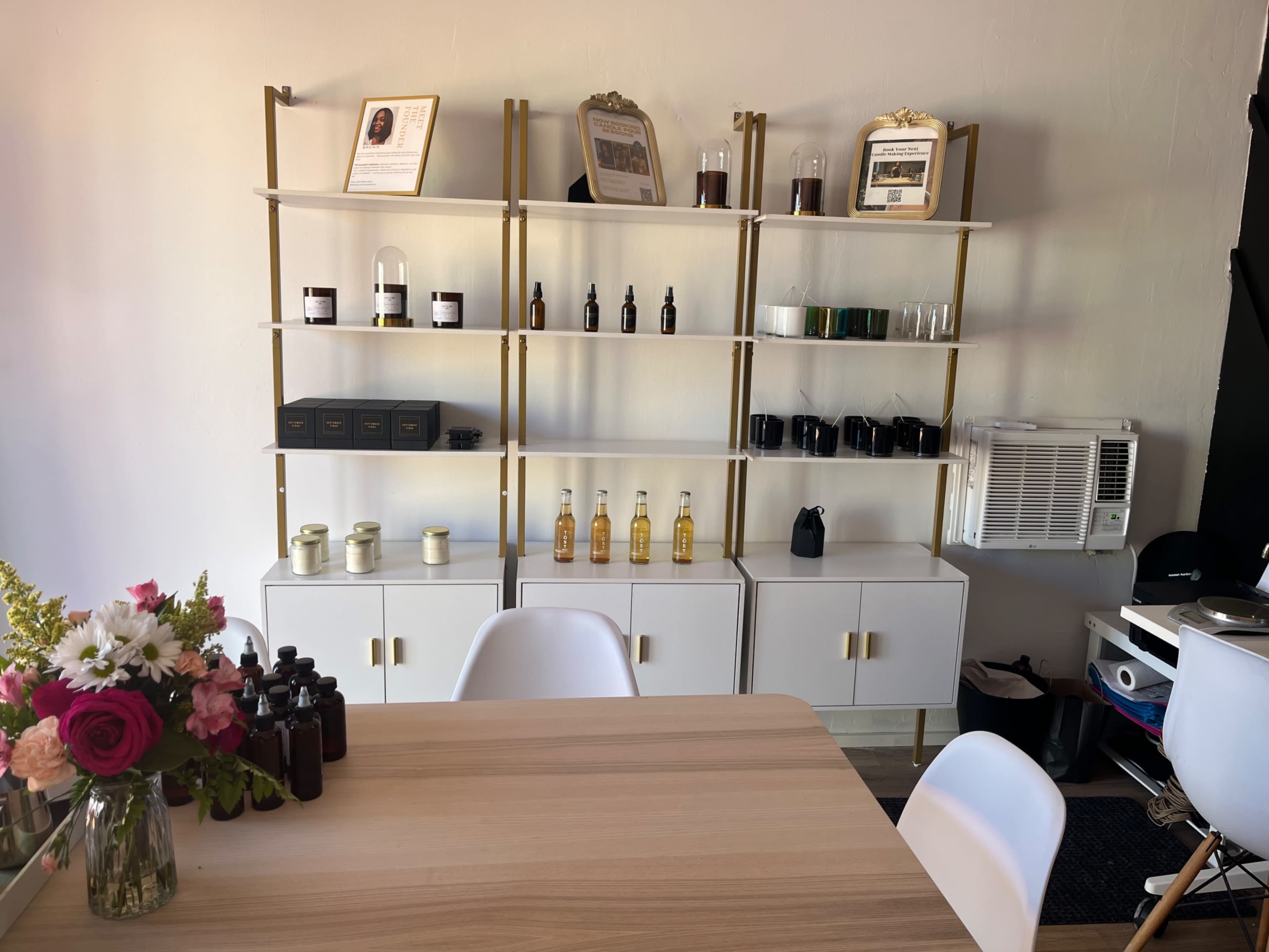 Luxury Mini Studio in Chicagoland for Private Events and Production Image in Berwyn Township, Berwyn, IL