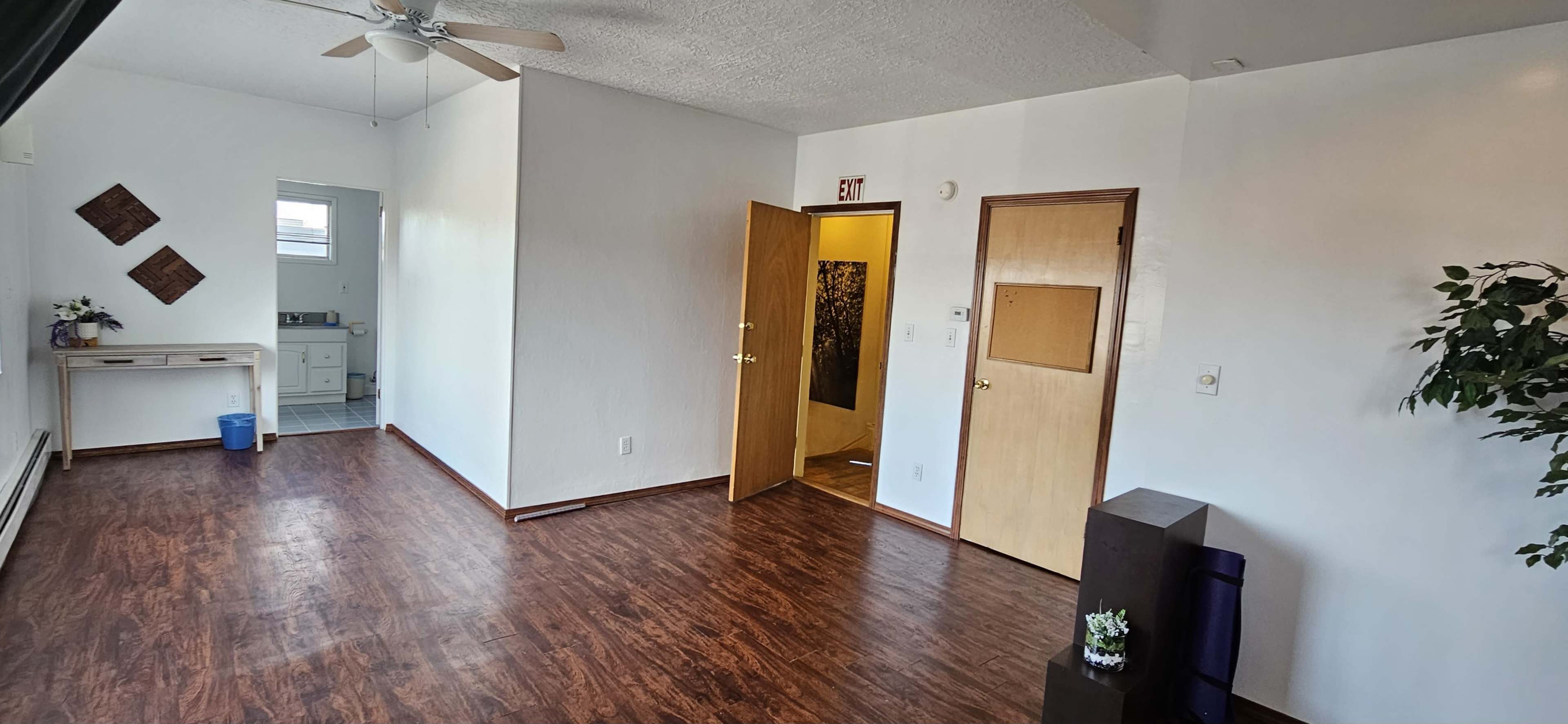 Upstairs 500 sq ft urban space with bathroom in SE Hawthorne Historic District Image in Richmond, Portland, CA