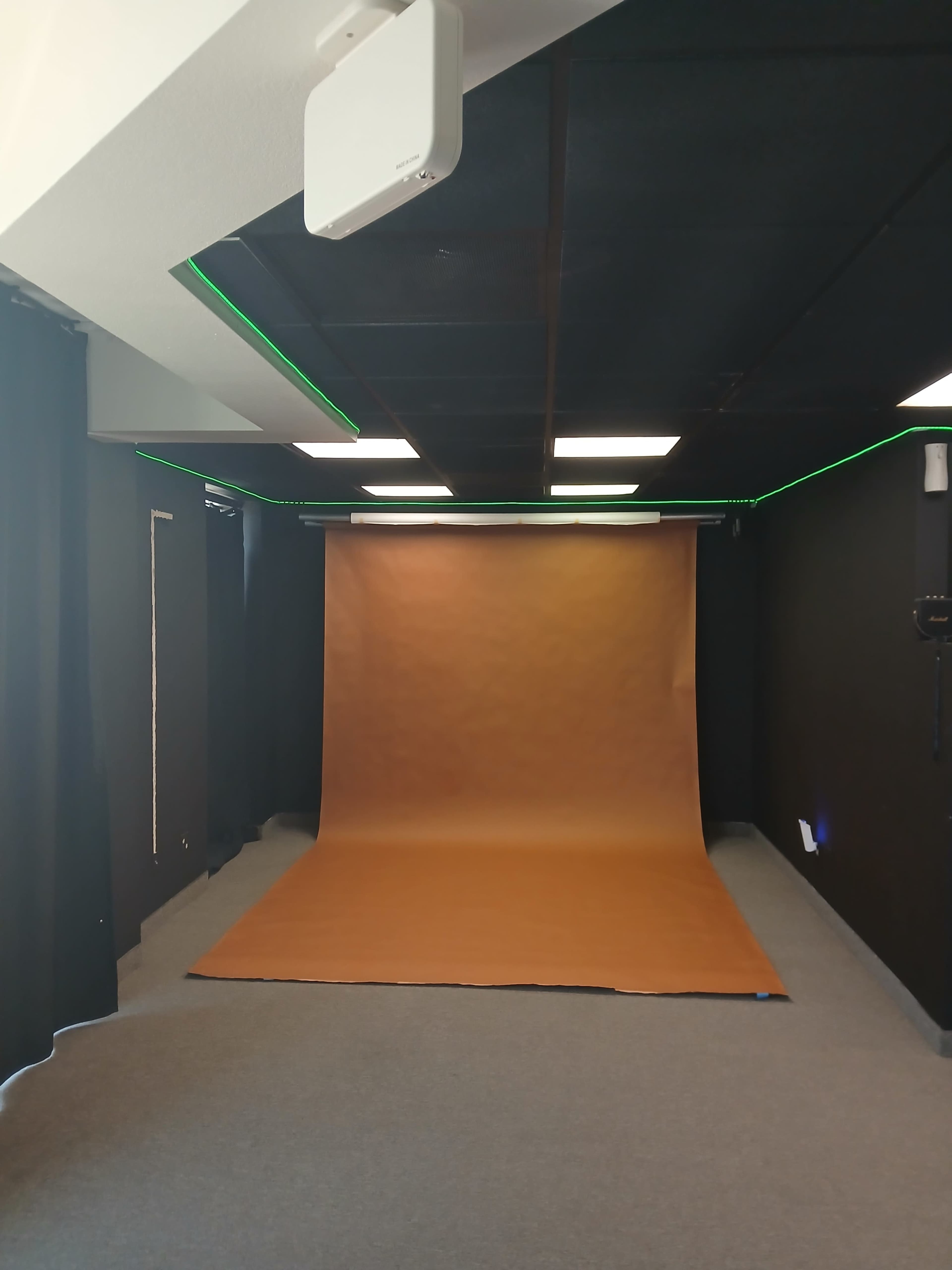Photography Nook - Open Space With Motorized Paper Backdrops Image in Downtown Peoria, Peoria, AZ