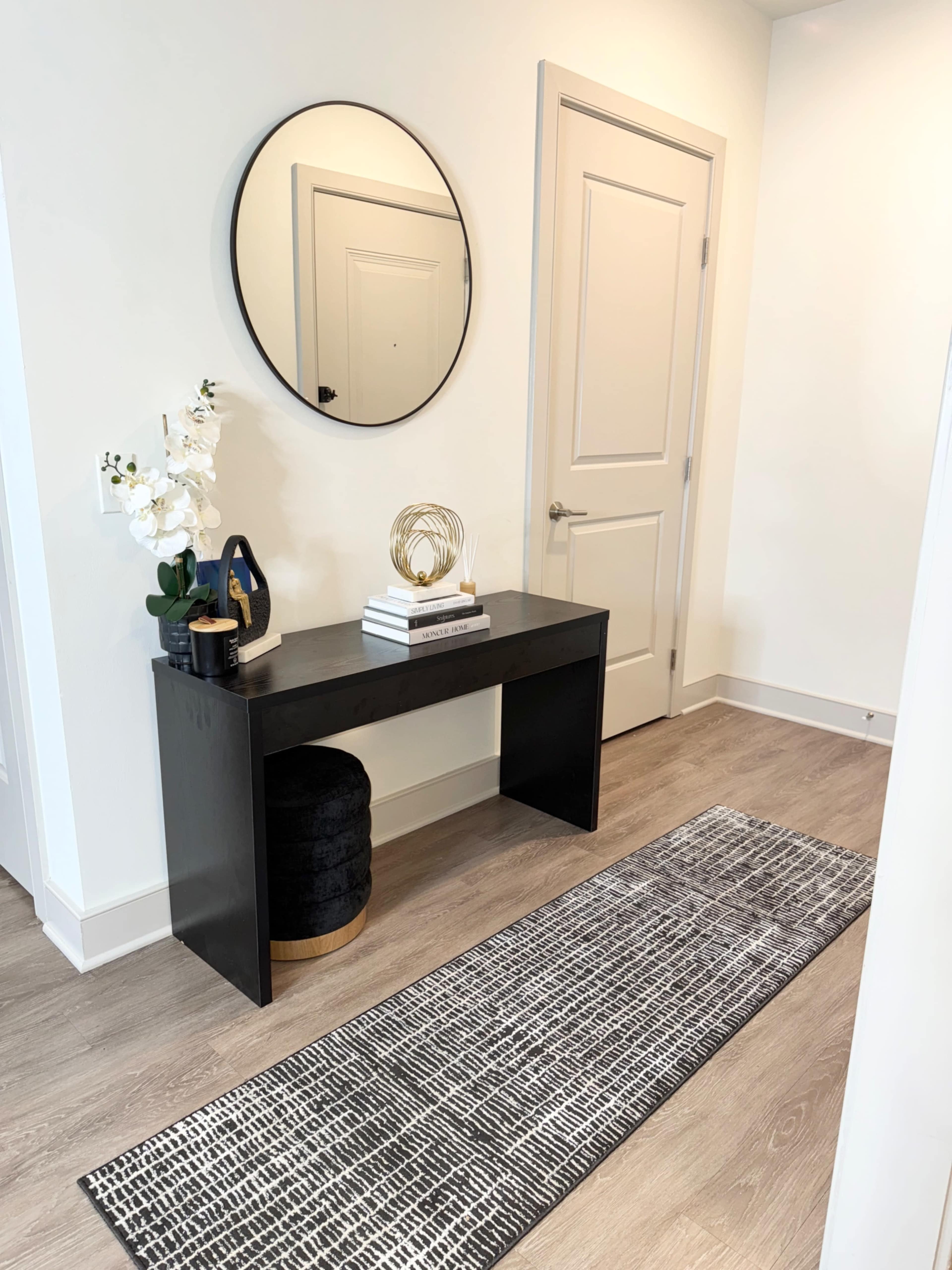 Luxury Two Bedroom, Aesthetically Pleasing, Close to Donwtown Image in North Hills, Raleigh, NC