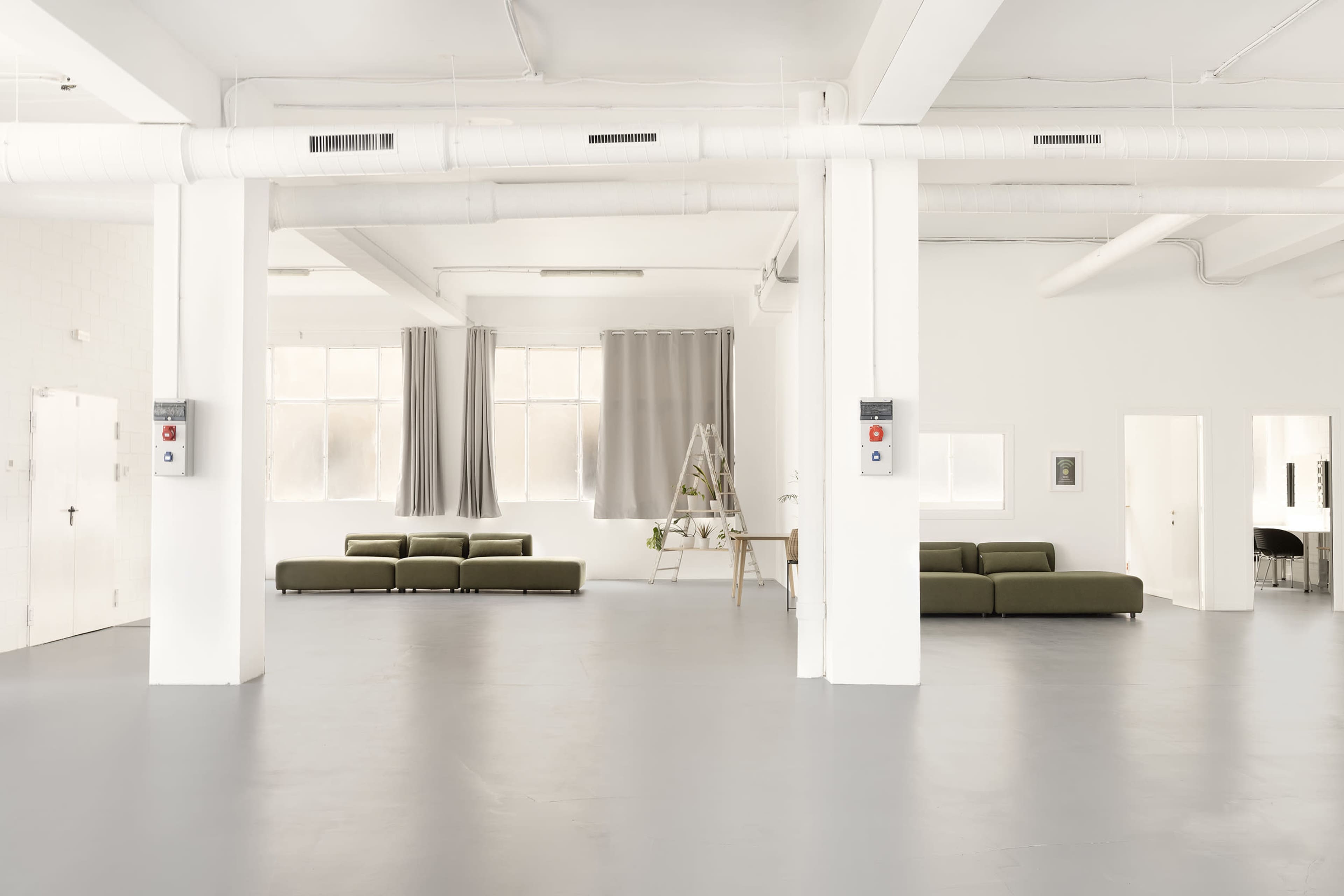 Espacio creativo en el centro de Barcelona, ideal para sesiones de fotos y rodajes Image in El Bon Pastor, Barcelona, B