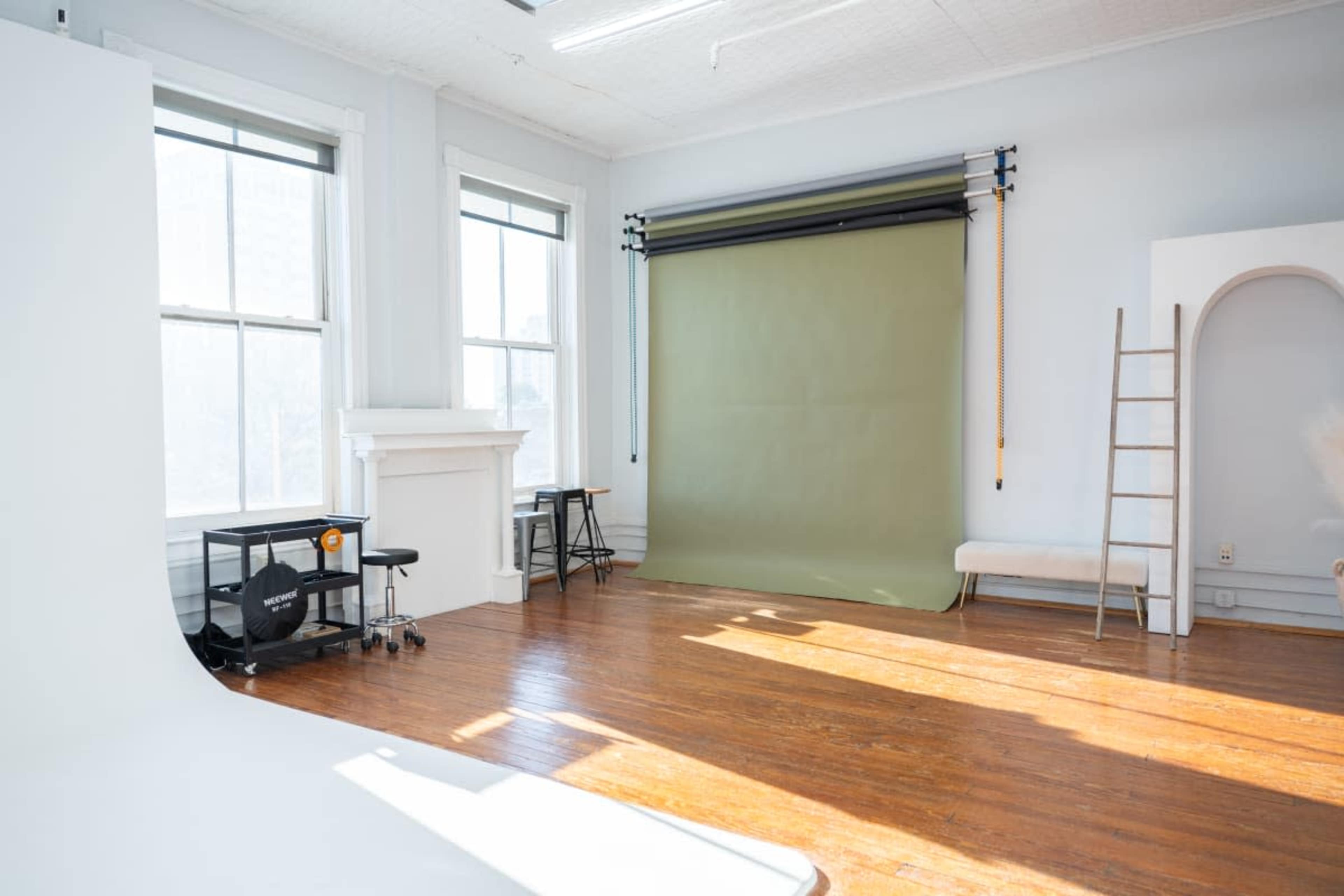 Downtown Studio with Cyc Wall & Natural Light Image in Downtown, Richmond, VA