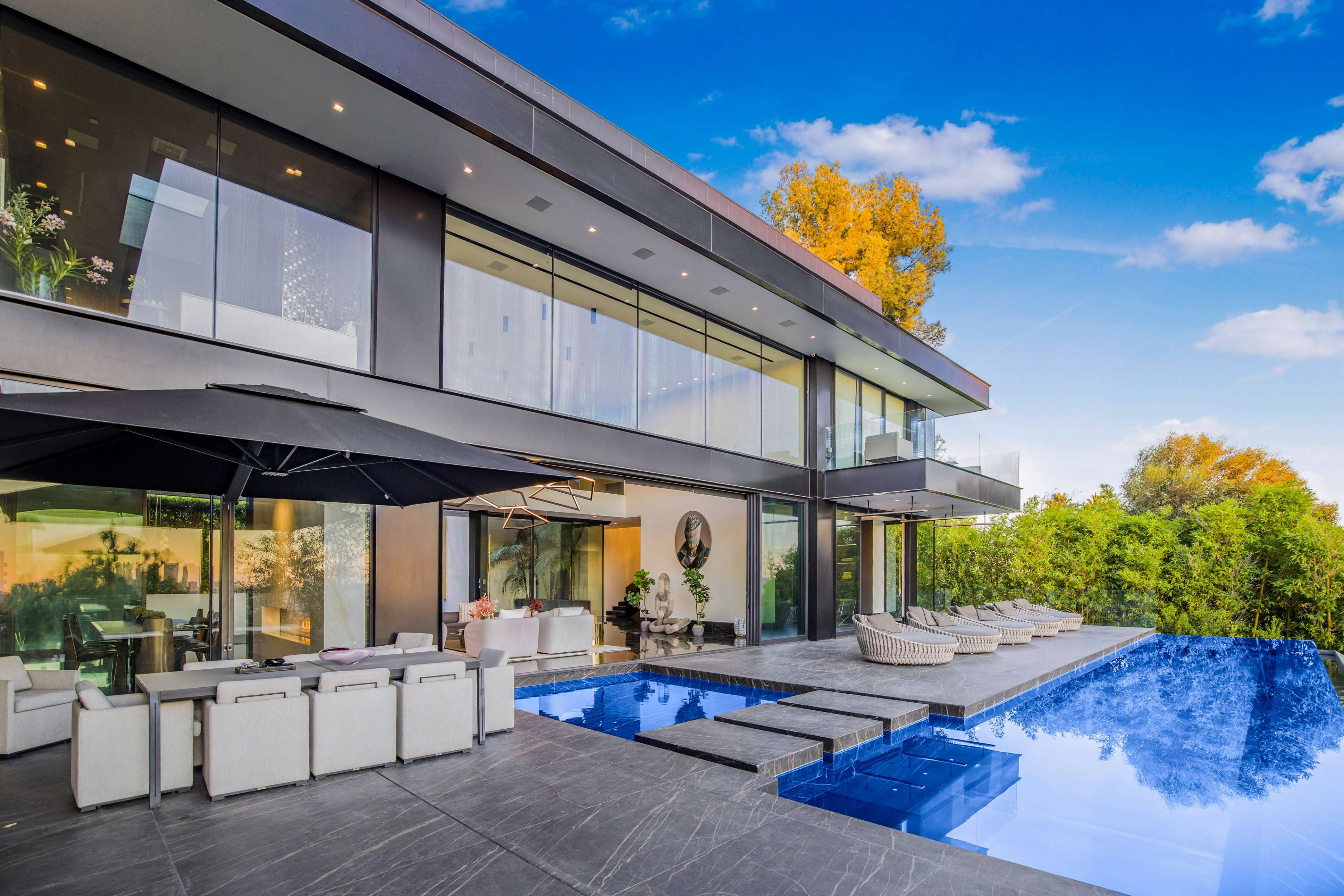 LONDON DREAM: OPULENT CINEMATIC MANSION Image in Central LA, Los Angeles, CA