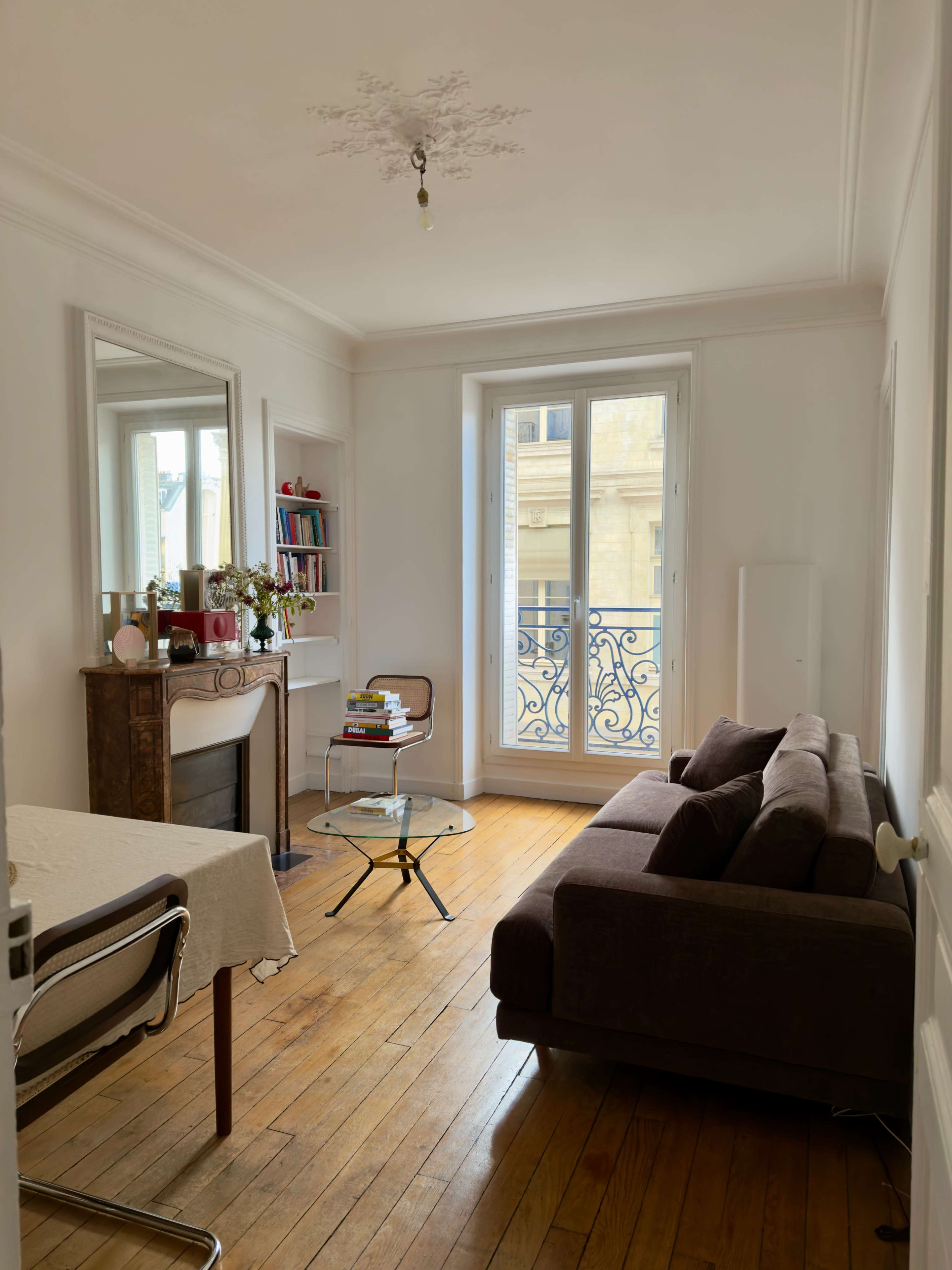 A minimalist, elegant, and bright Haussmannian Haven in the Heart of Paris Image in Clignancourt, Paris, 