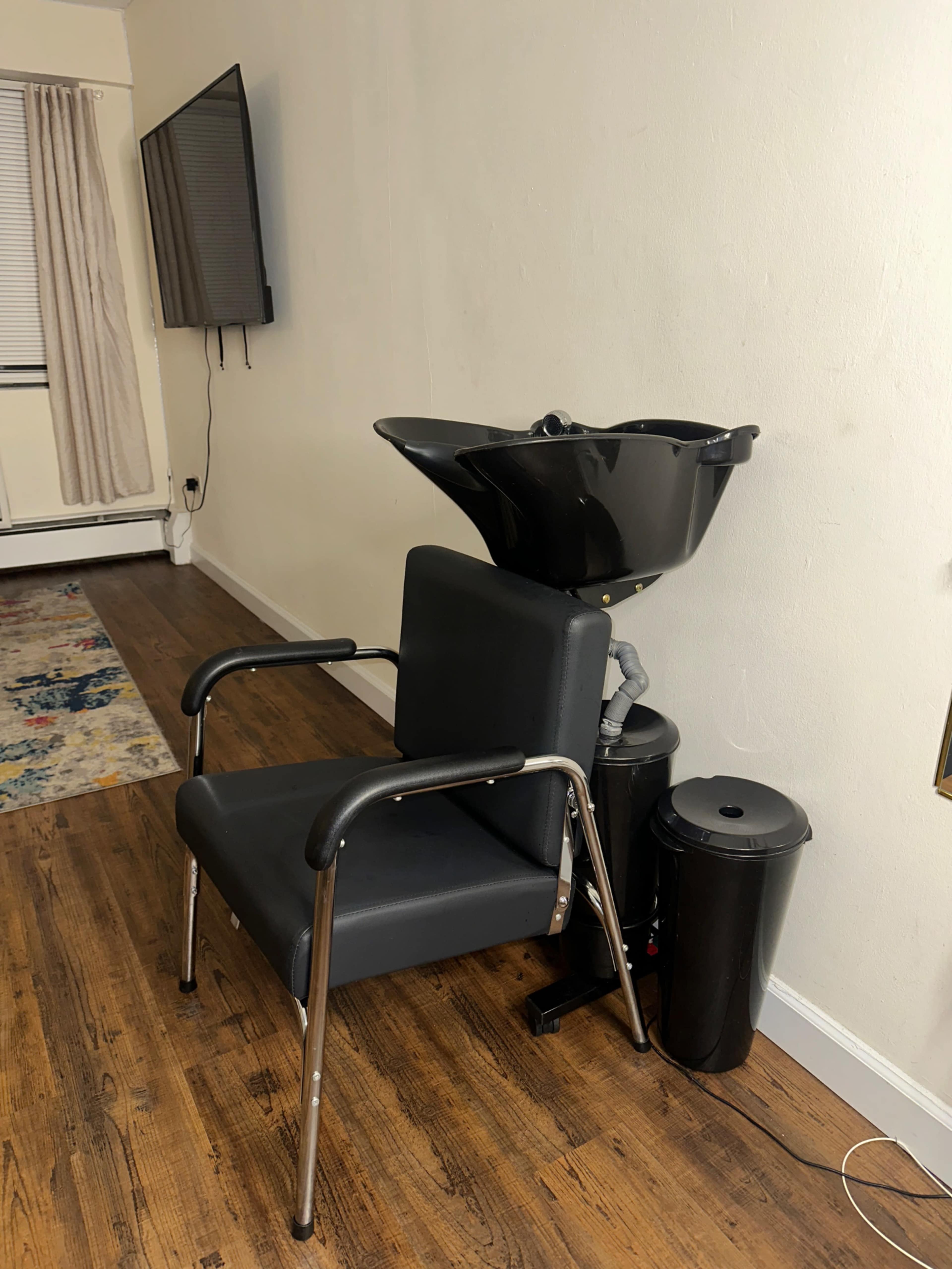 East Falls salon studio in quite home space Image in Germantown, Philadelphia, PA
