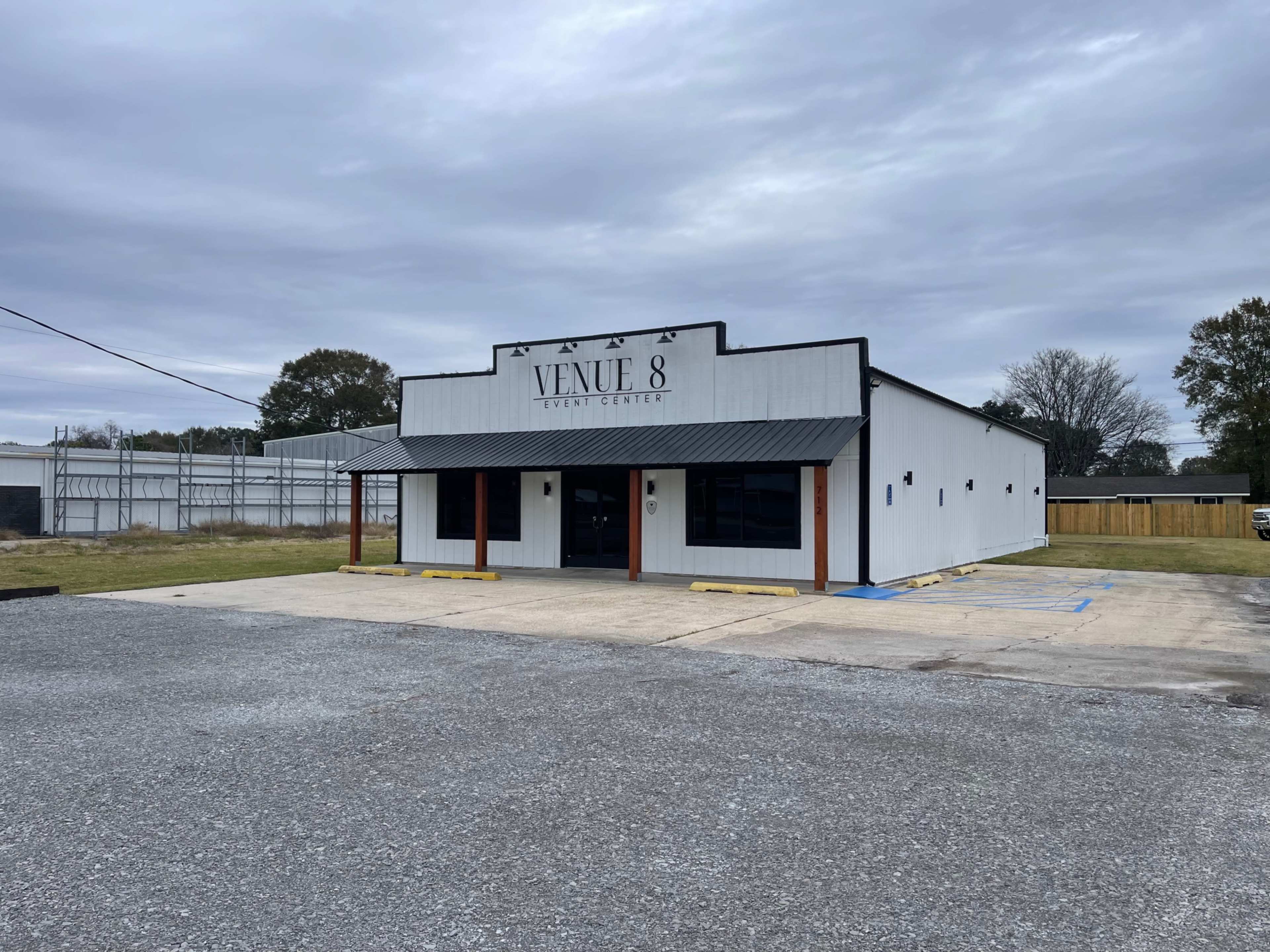 Open concept for a variety of possibilities. Image in New Iberia, New iberia, LA