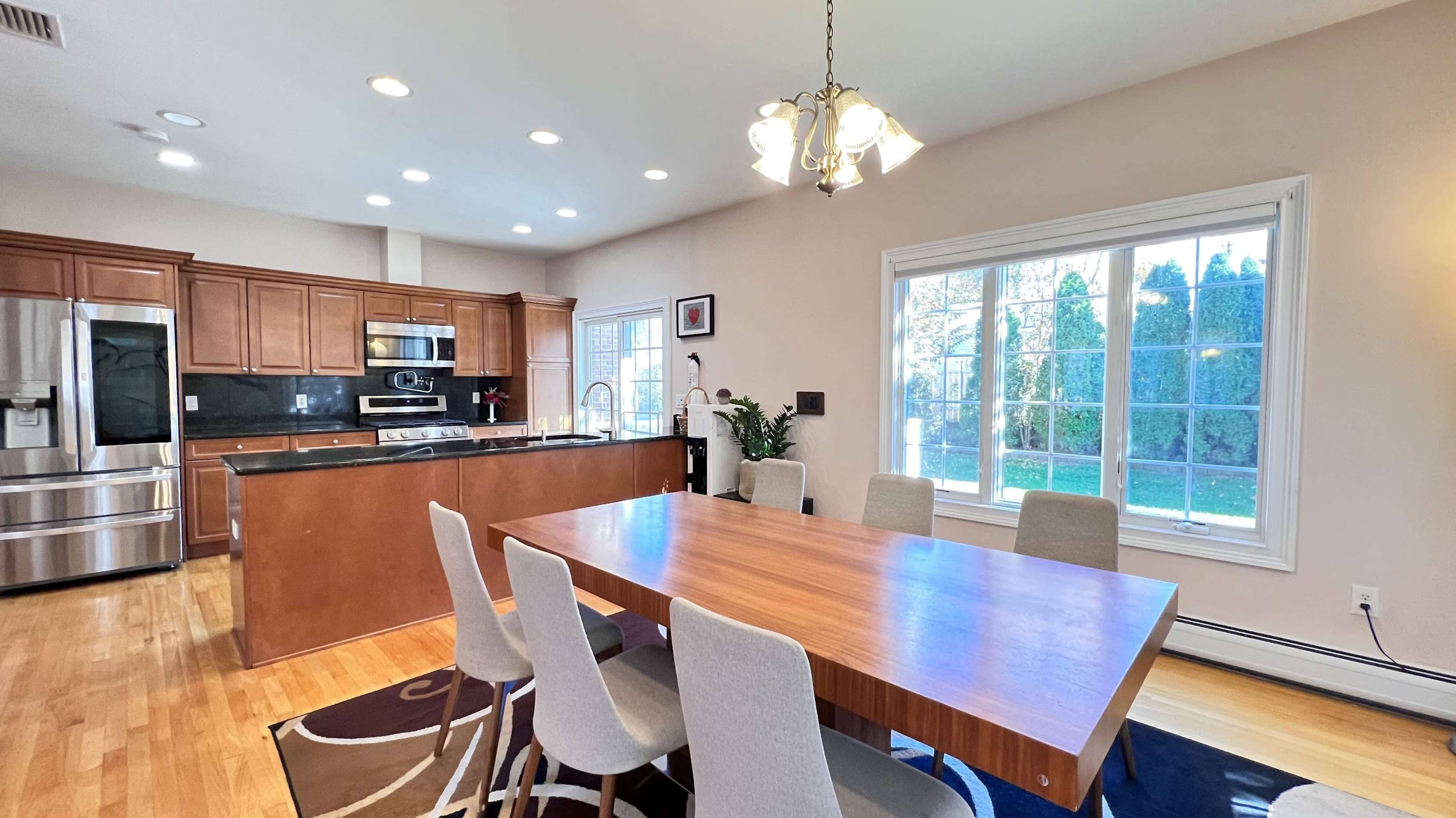 Modern Suburban Retreat with Art and Garden View Image in Ridgefield, Ridgefield, NJ