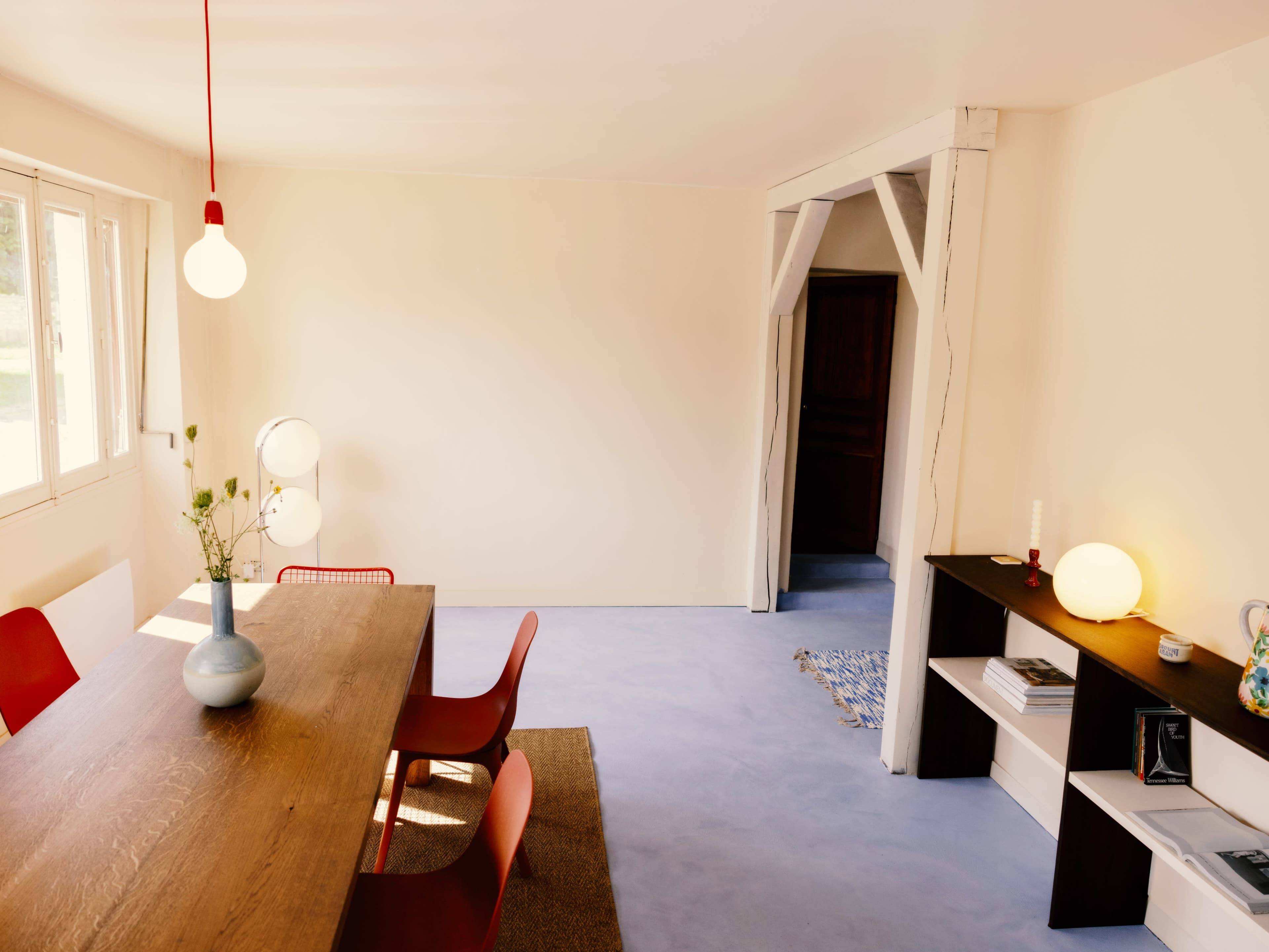 Maison de campagne renovée avec goût et mobilier design Image in , champlost