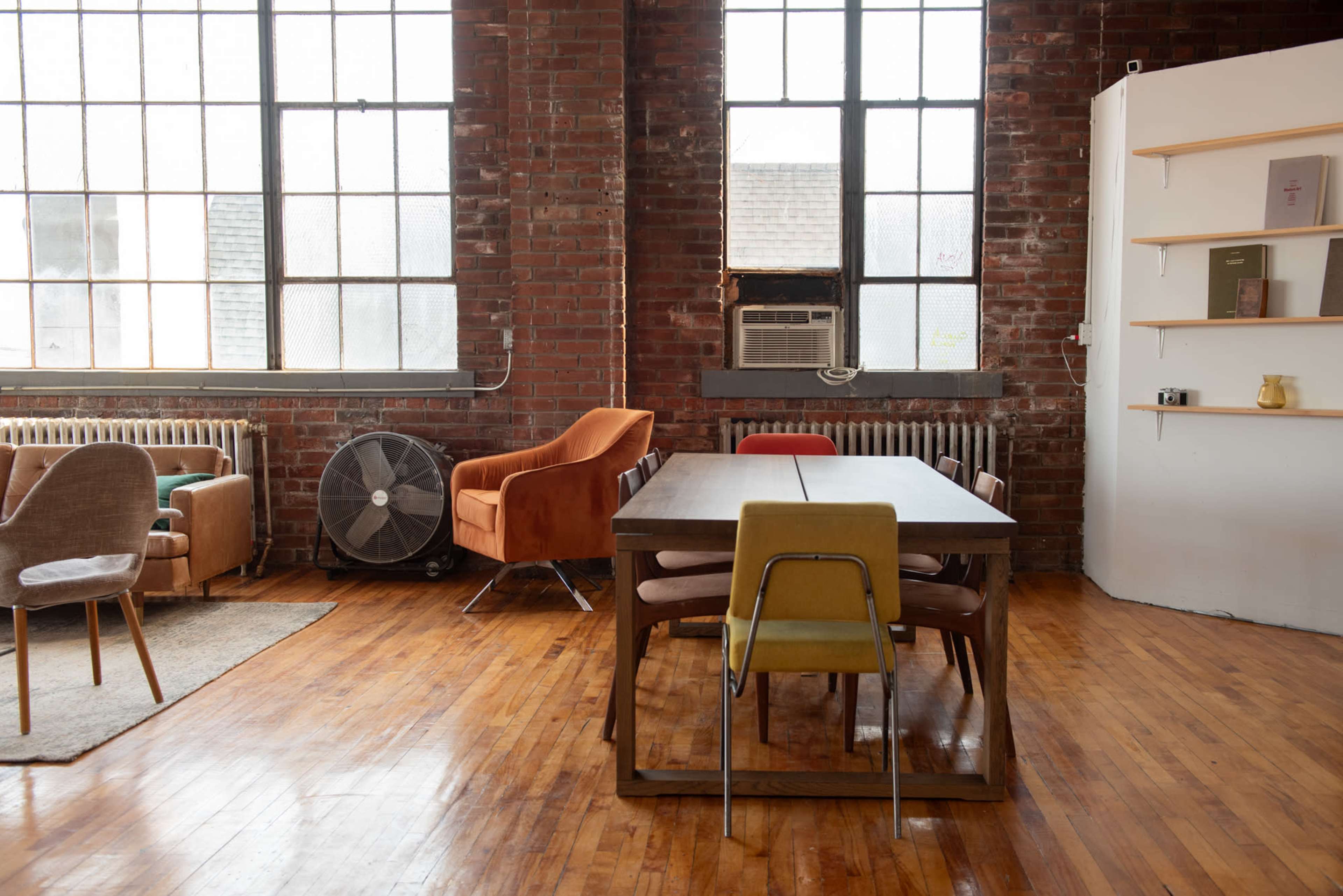 Modern Loft Meeting Space with Full Kitchen Perfect for your next Offsite Image in Niagara, Toronto, ON