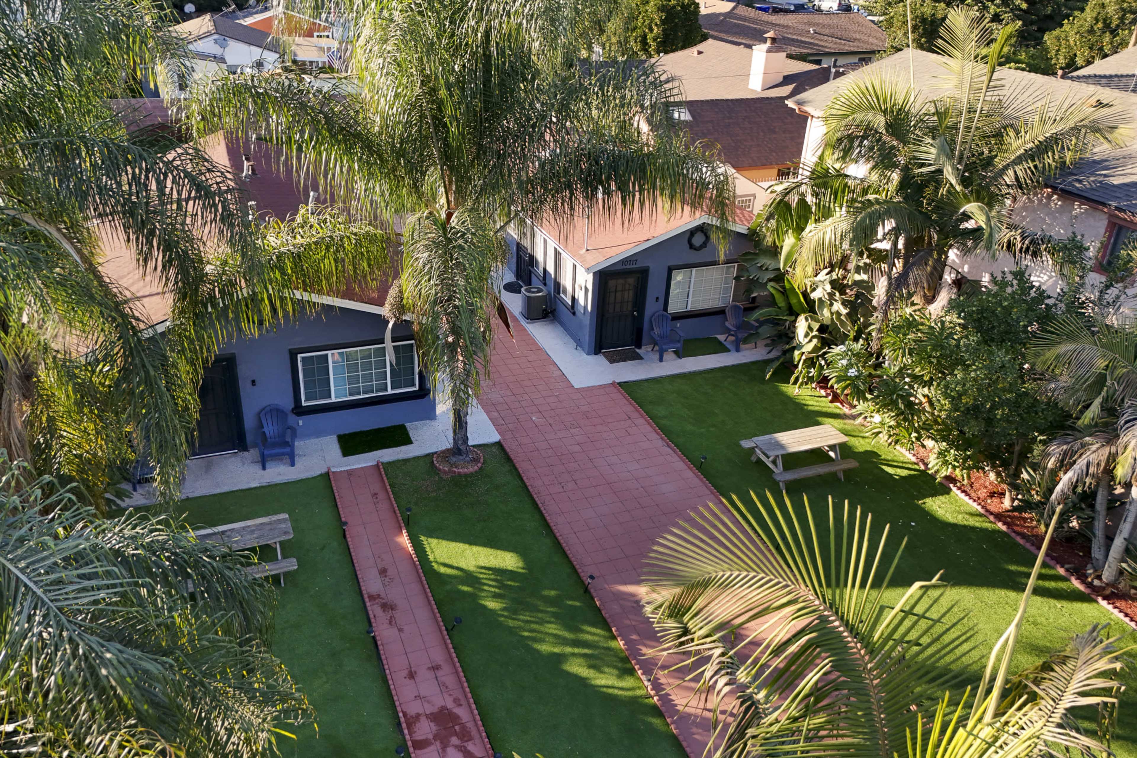 SERENITY SOCIAL EVENTS- LUXURY PRIVATE 1 ACRE| COMPOUND Image in Downey, downey, CA