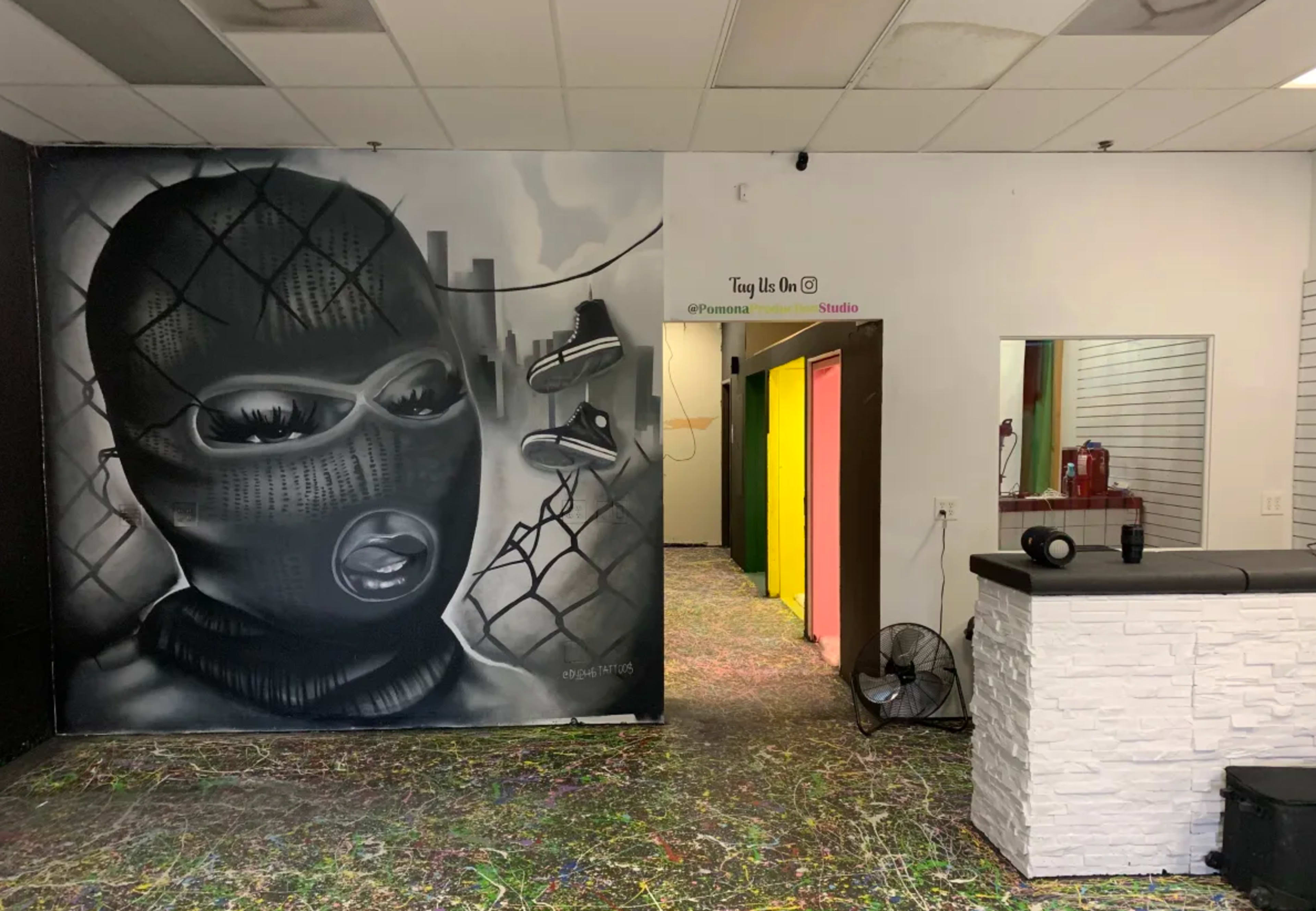 North Pomona Production Studio | 5 Sets | Yellow, Green, Pink Themed Rooms | Backdrops + Kidnapping Room Image in Pomona, Pomona, CA