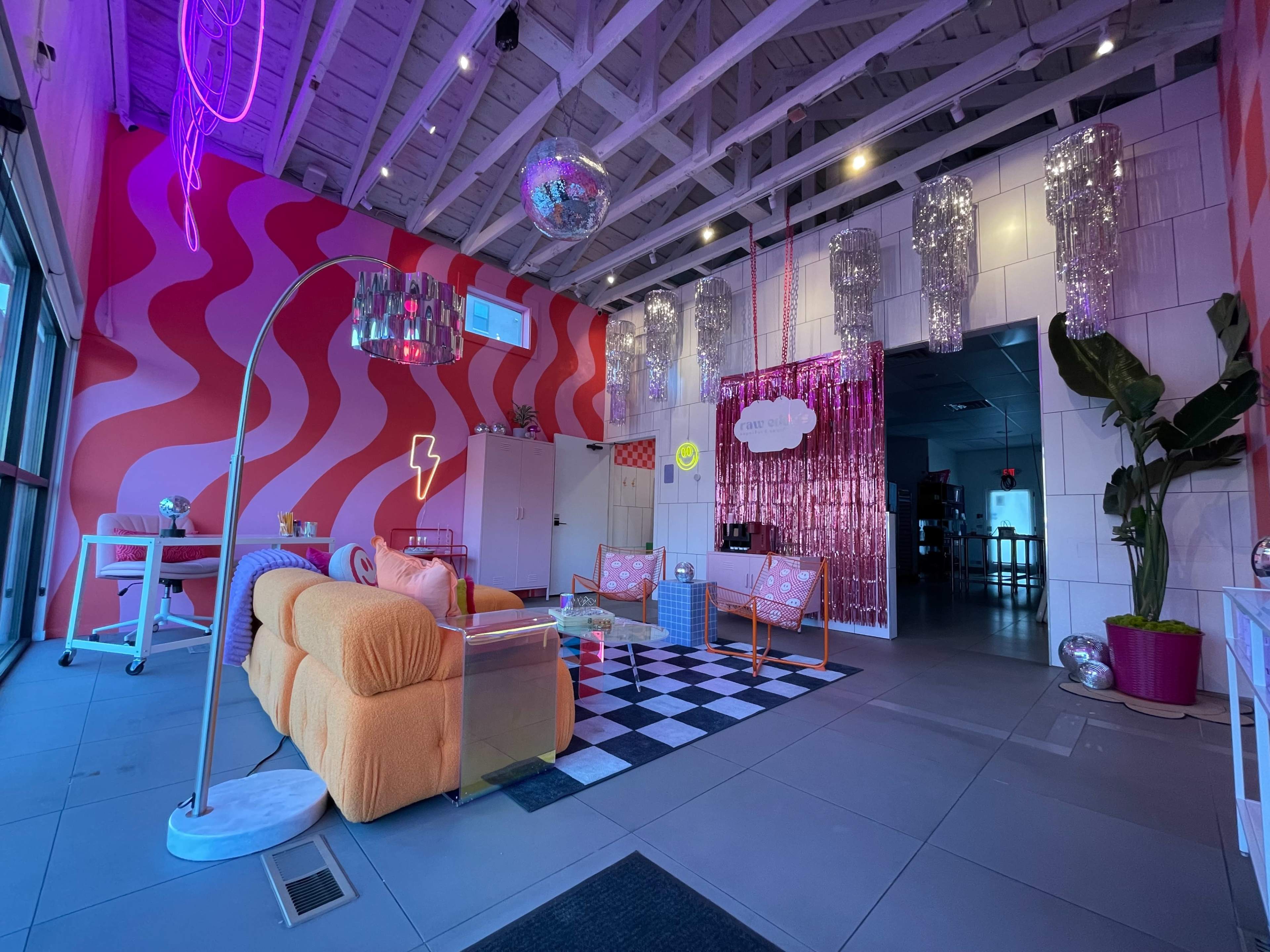 Downtown Groovy & Colorful Space with Kitchen Image in Central City, Salt Lake City, UT