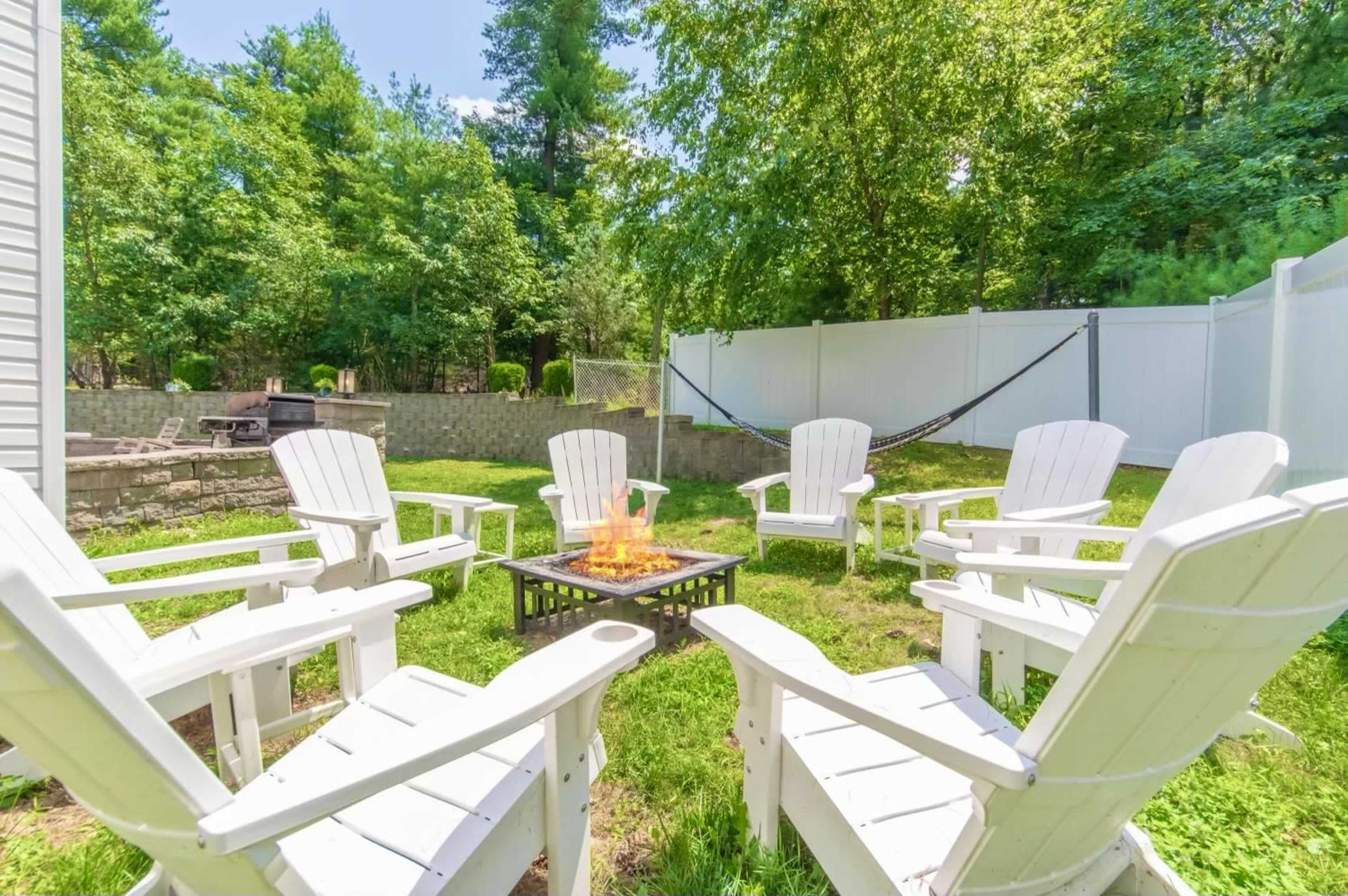 Luxury Villa-Hot Tub-Chefs Kitchen-FencedYard-GameRoom Image in Stroud Township, East Stroudsburg, PA