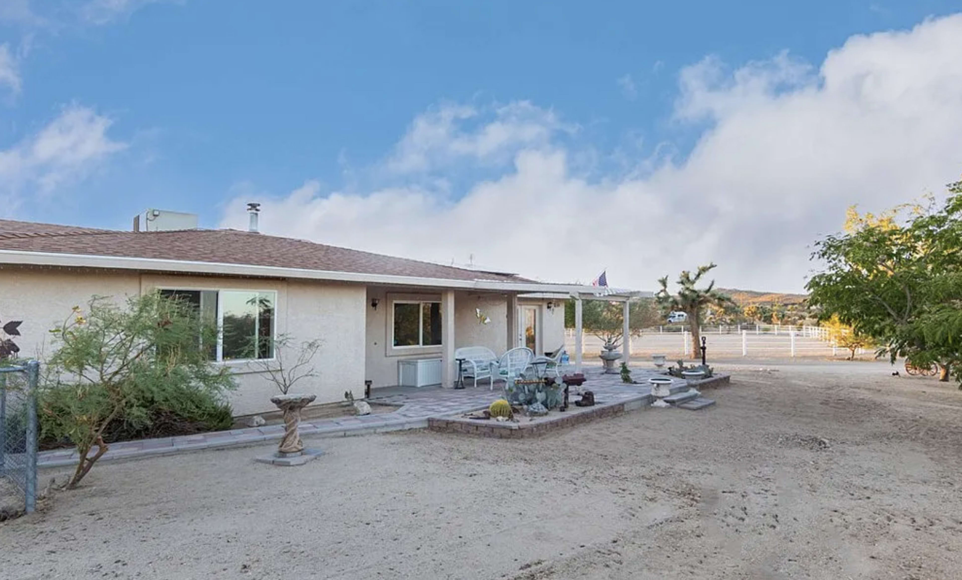 10 Acre Ranch with a Boulders, Joshua Trees Stables Image in Yucca Valley, Yucca Valley, CA